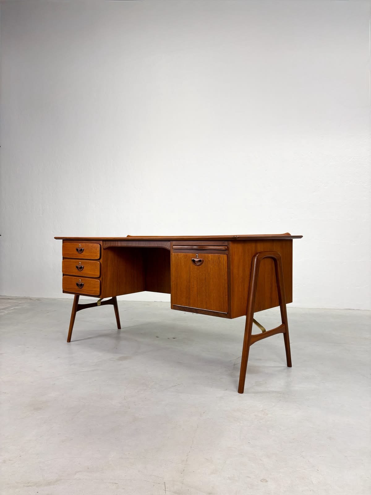 Boomerang Bureau van Louis van Teeffelen voor Wébé (4).jpeg