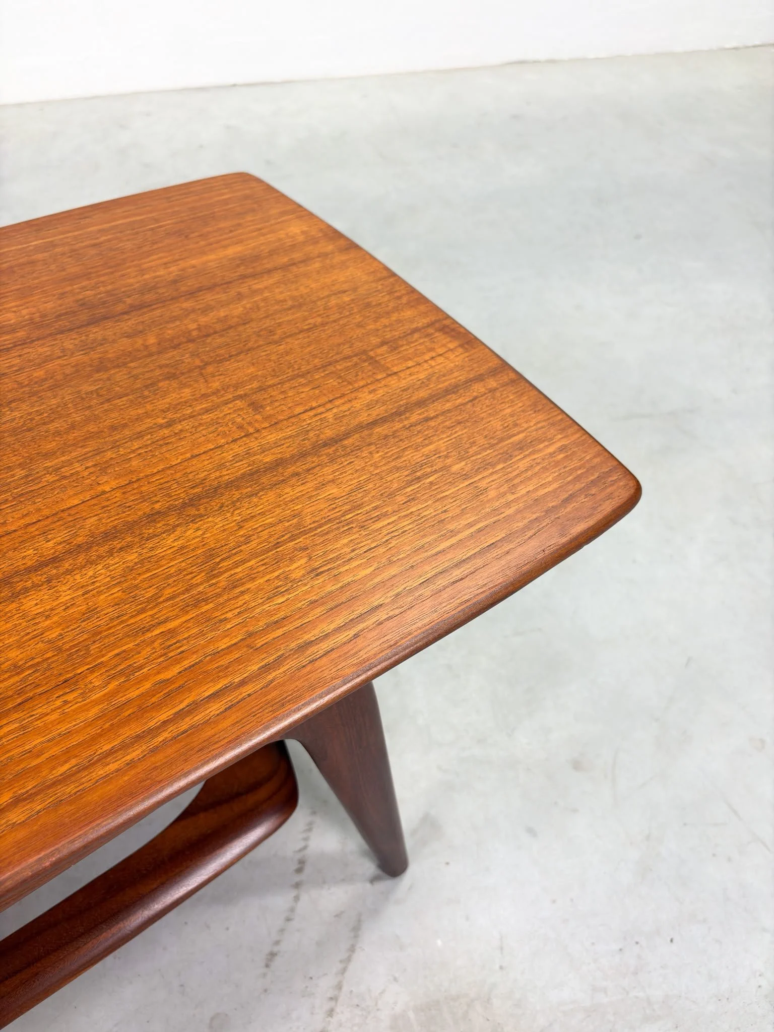 Salontafel 'Nr. 16' van Louis van Teeffelen voor Wébé (10).jpeg