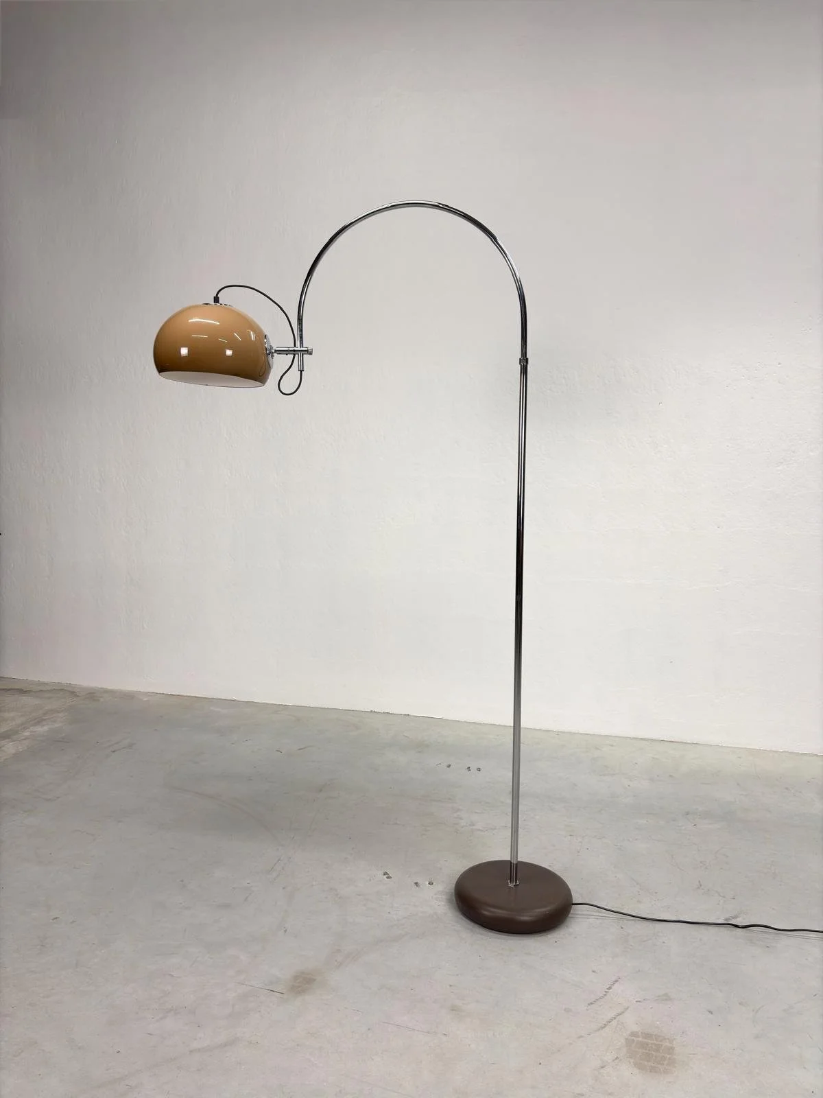 Mid-century Mushroom Arc Vloerlamp van Dijkstra Lampen.jpeg