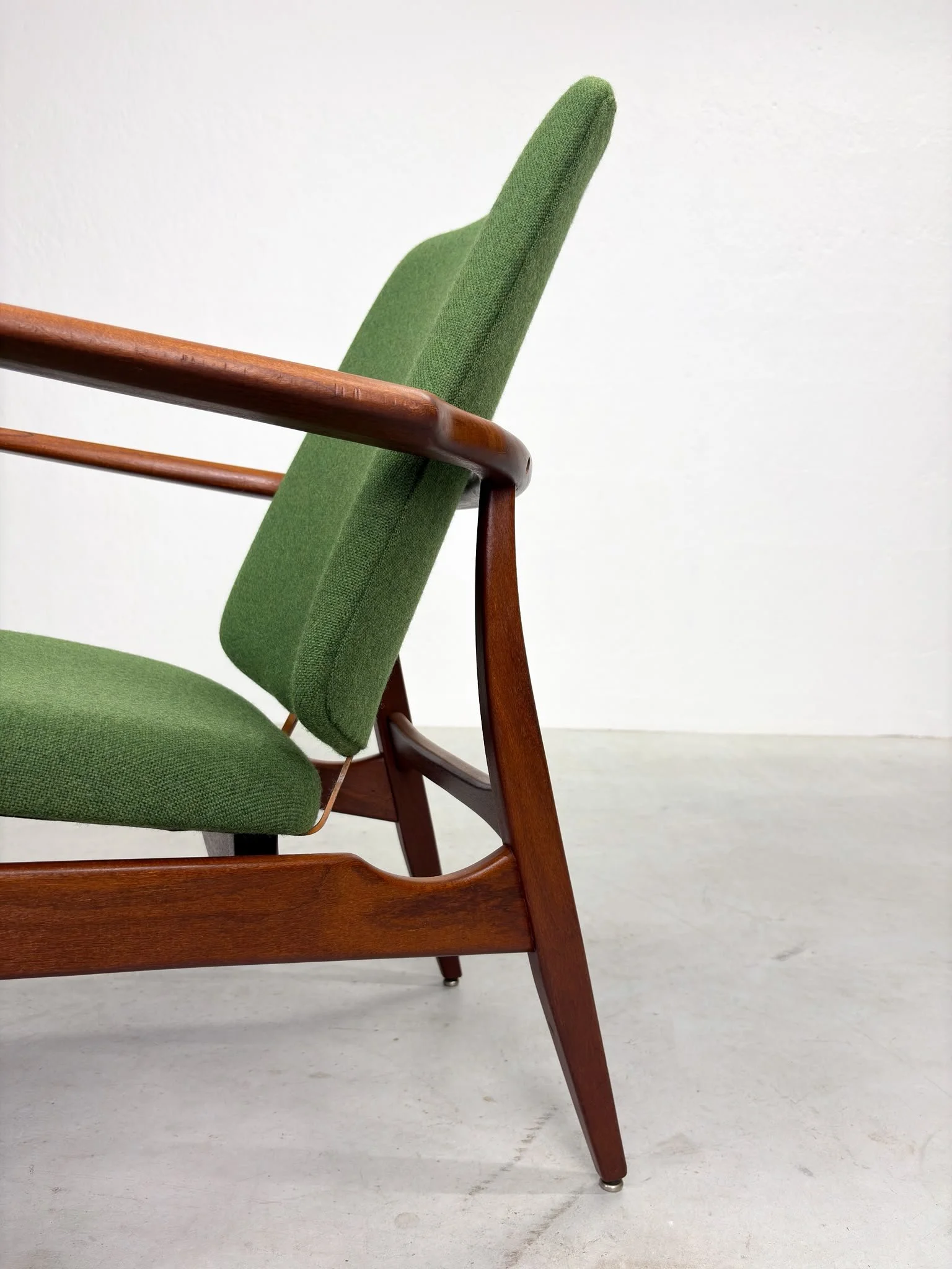 'Tolga' Fauteuil van Louis van Teeffelen voor Wébé (18).jpeg