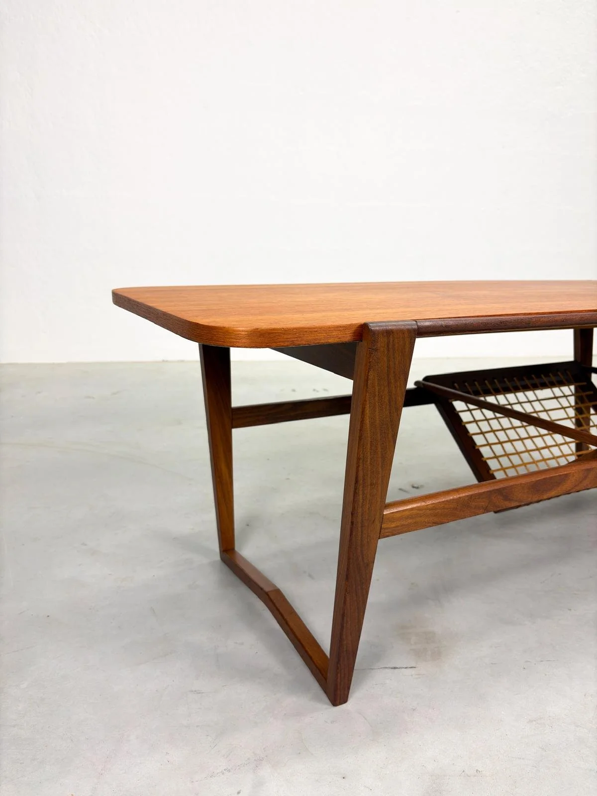 Mid-Century Salontafel met Verschuifbaar Lectuurrek (11).jpeg