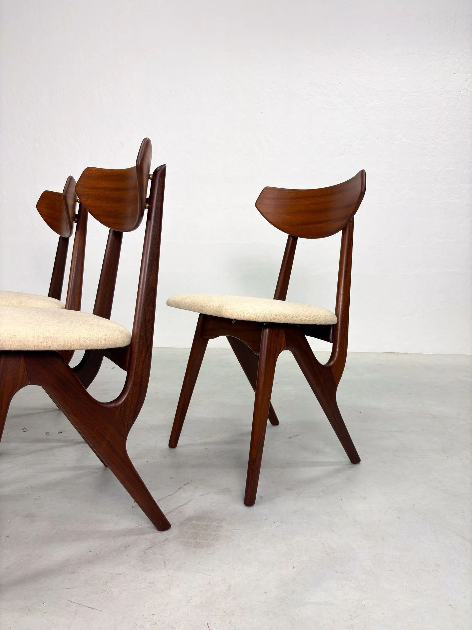 Set Mid-Century Eetkamerstoelen van AwA (3).jpeg