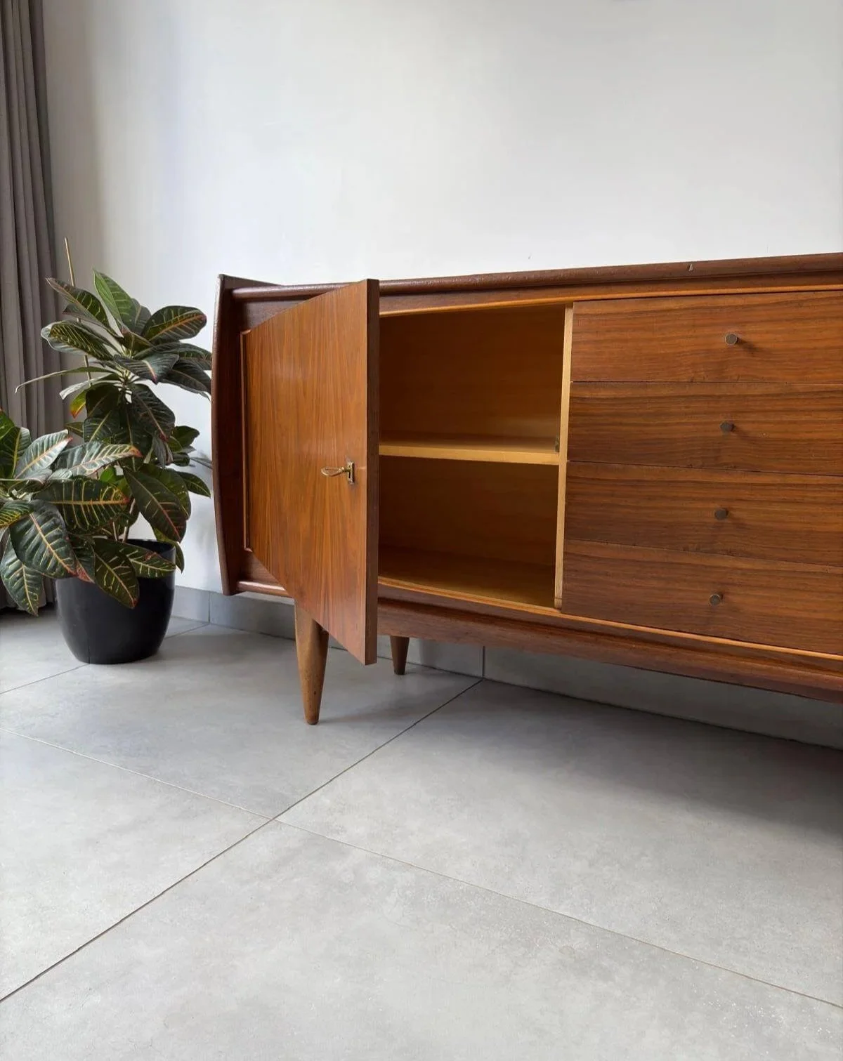 Uniek+Vintage+Mid-century+Dressoir+van+Teak+%286%29.jpg