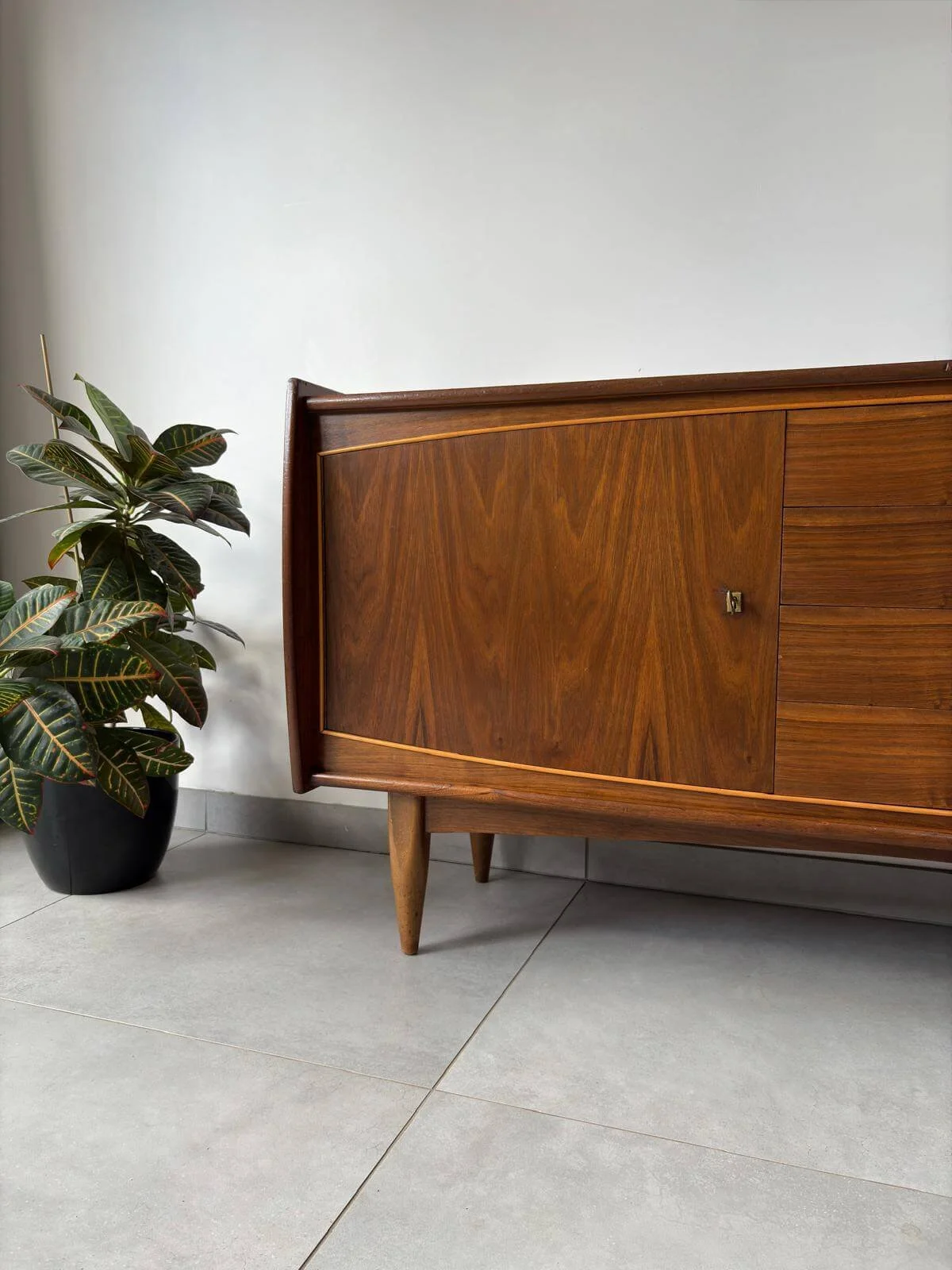 Uniek Vintage Mid-century Dressoir van Teak (5).jpg