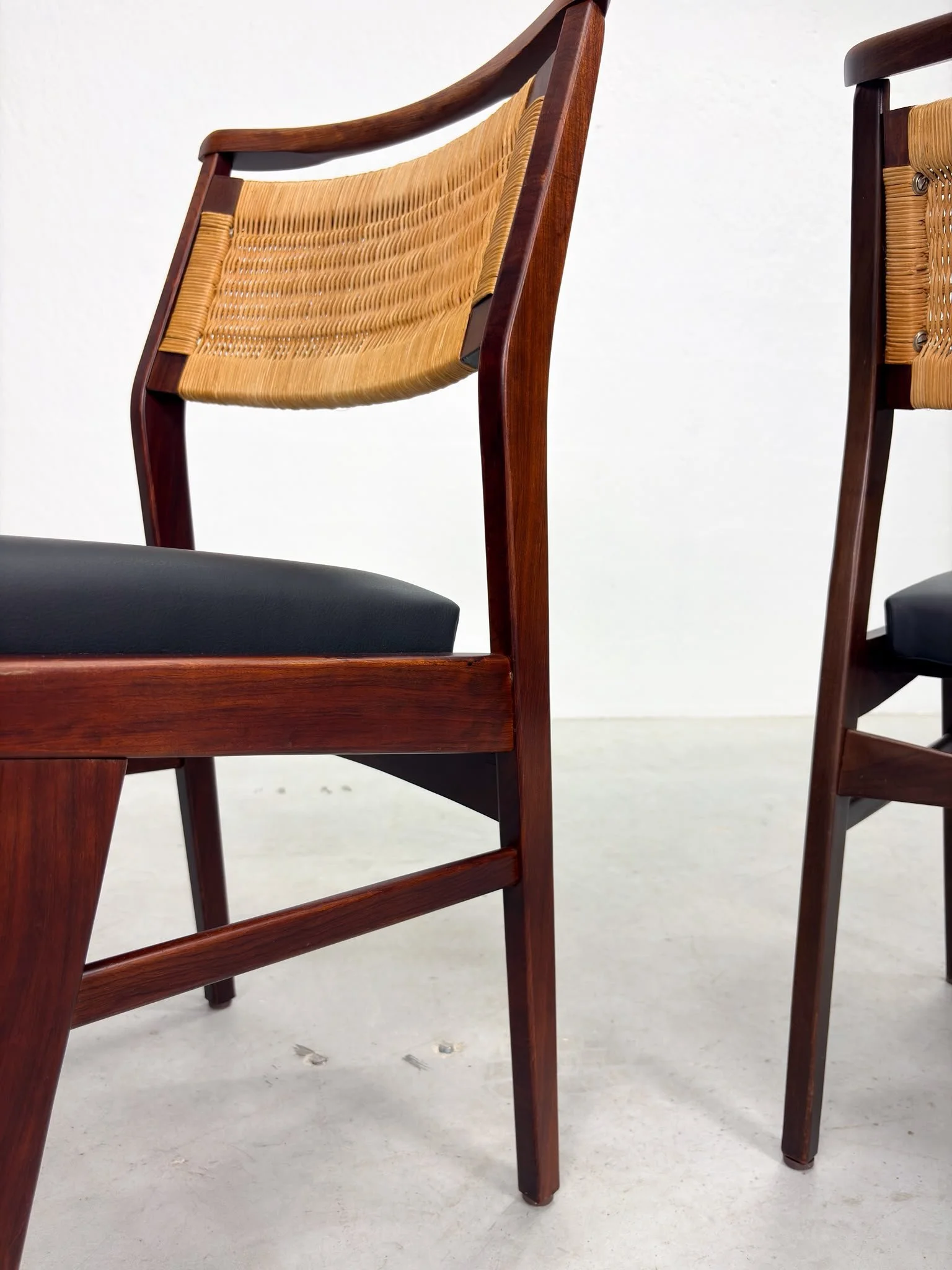 Mid-century Eetkamerstoelen met Rieten Rugleuning (13).jpeg