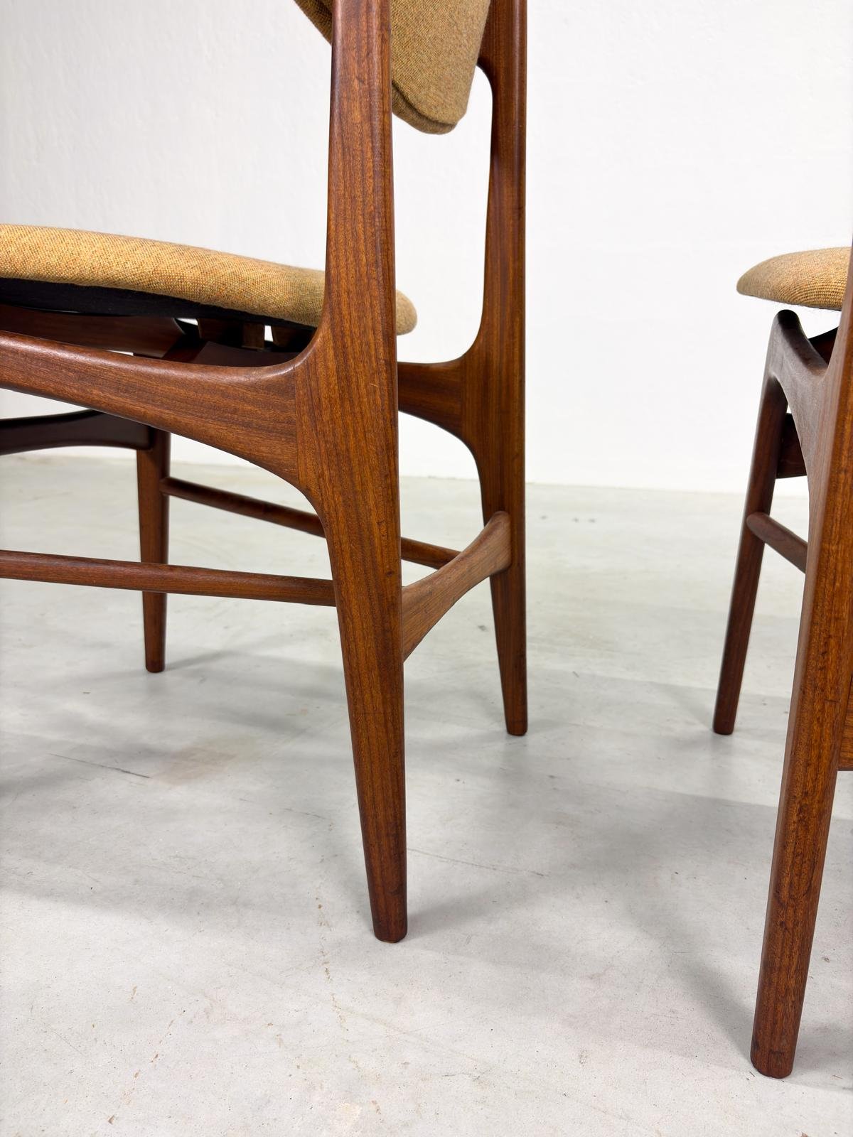 Set 'Hamar' Eetkamerstoelen van Louis van Teeffelen (10).jpeg