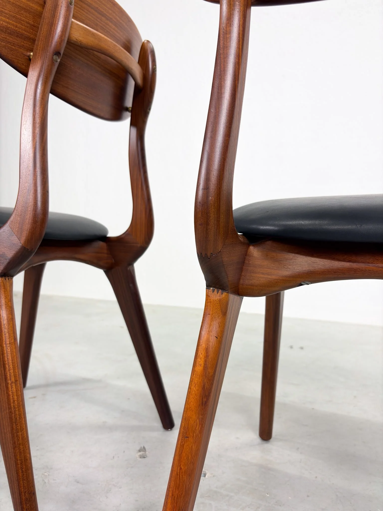 Set 'Snavel' Eetkamerstoelen van Louis van Teeffelen (6).jpeg