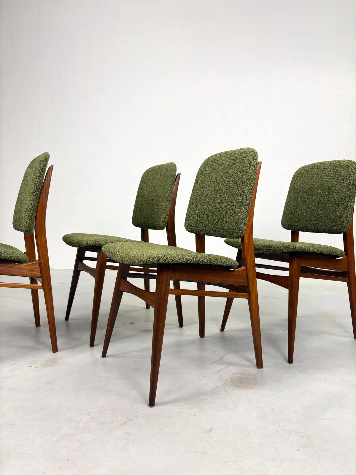 Set 'Milaan' Eetkamerstoelen van Louis van Teeffelen (18).jpeg