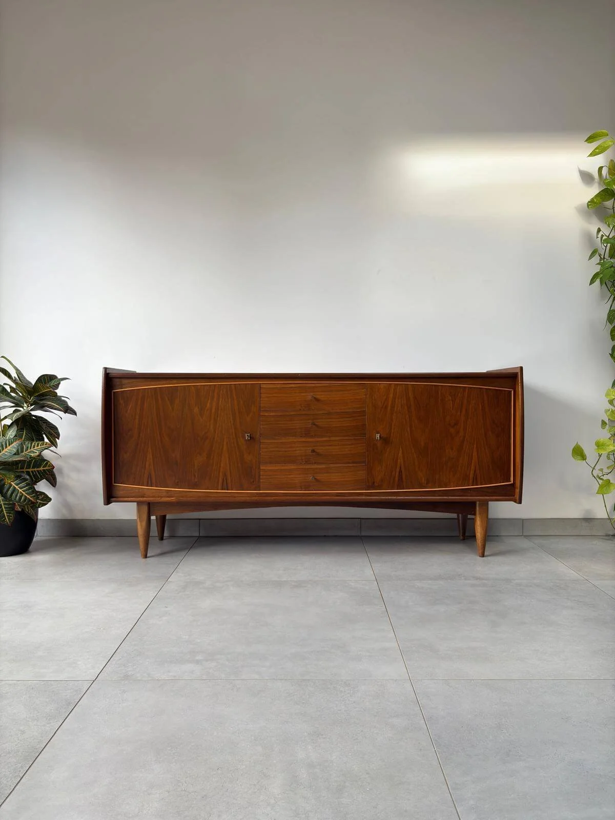 Uniek Vintage Mid-century Dressoir van Teak (16).jpg