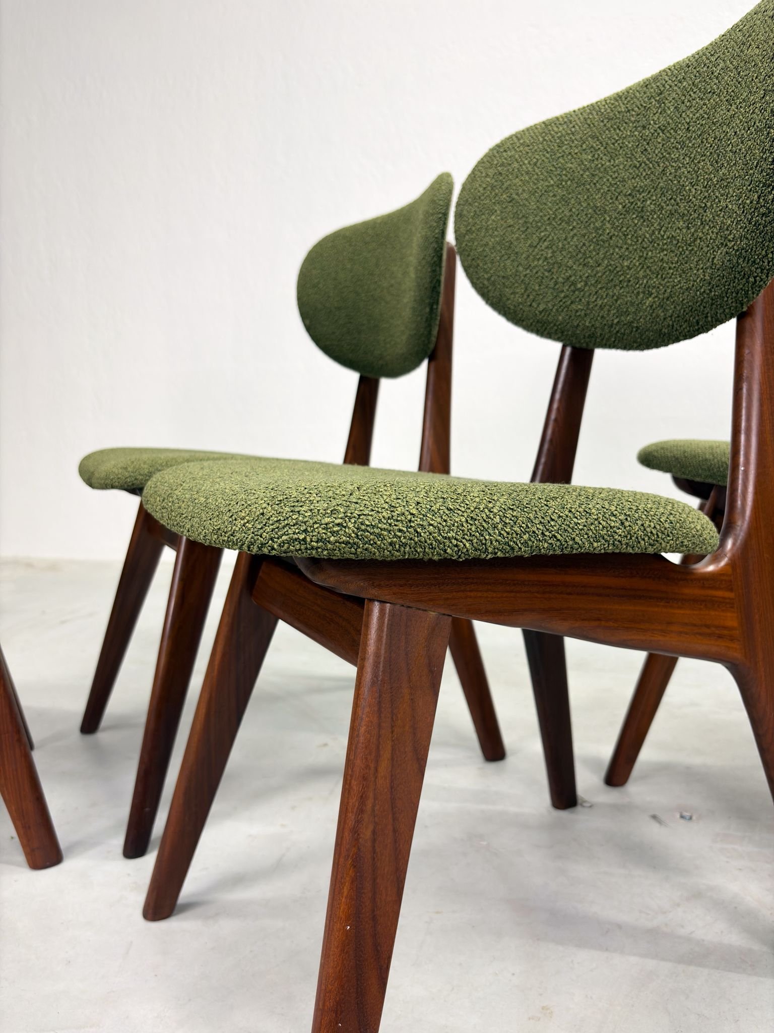 Set Eetkamerstoelen van Louis van Teeffelen voor AwA (14).jpeg