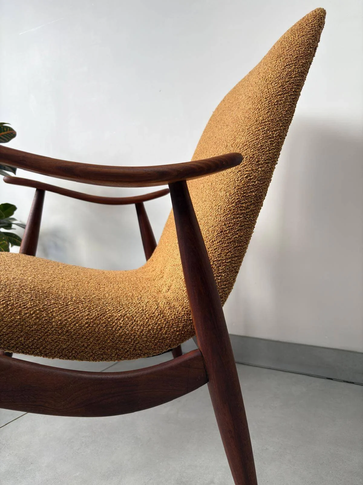 A-serie Fauteuil Louis van Teeffelen Oker Geel (12).jpg