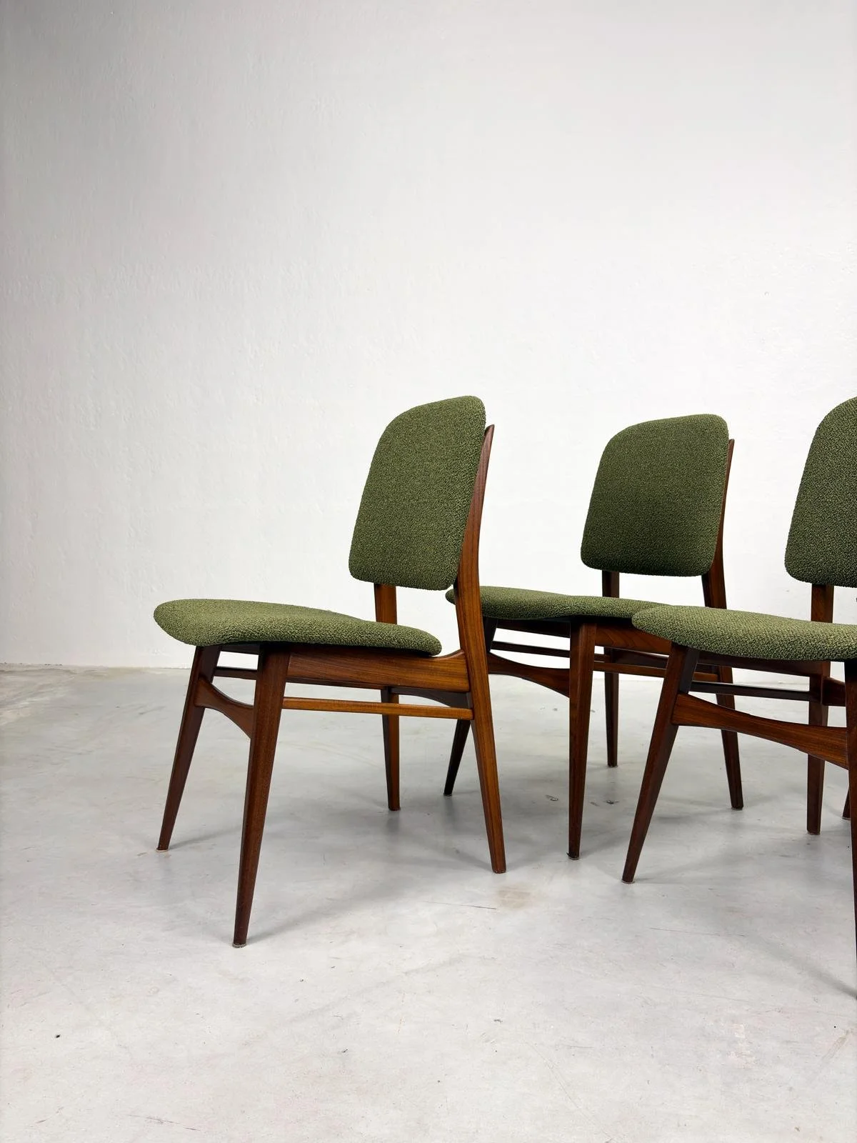 Set 'Milaan' Eetkamerstoelen van Louis van Teeffelen (19).jpeg