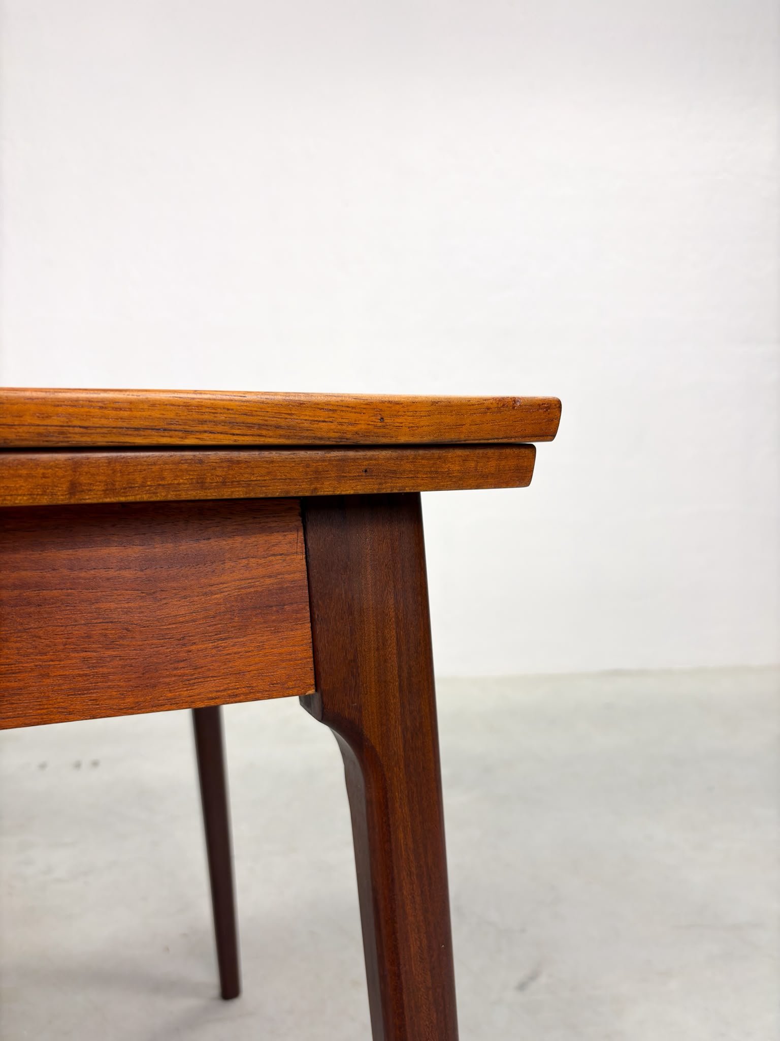 Uitschuifbare Mid-century Eettafel van AwA (11).jpeg