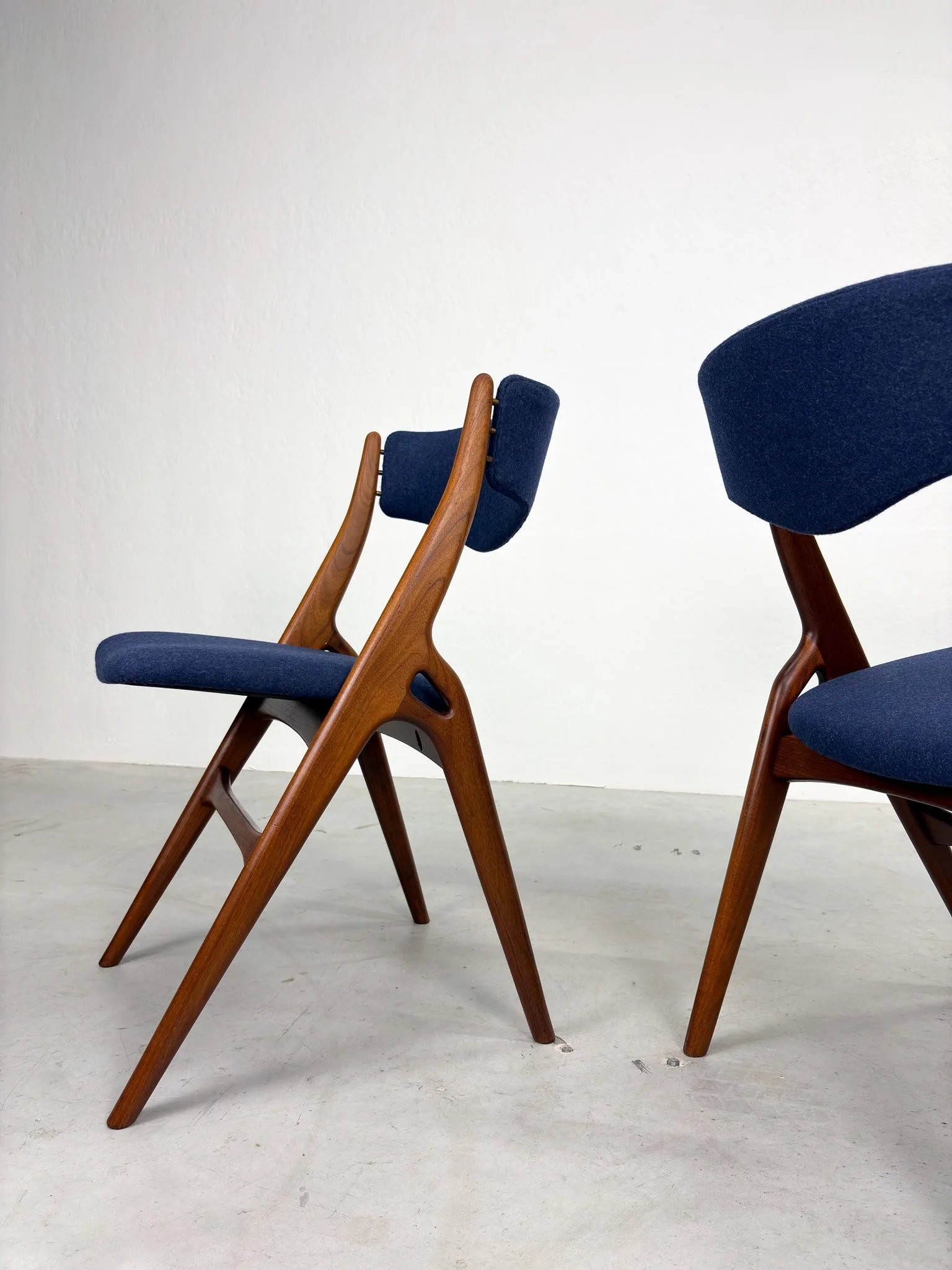 Set 'Aska' Eetkamerstoelen van Louis van Teeffelen voor Wébé (11).jpeg
