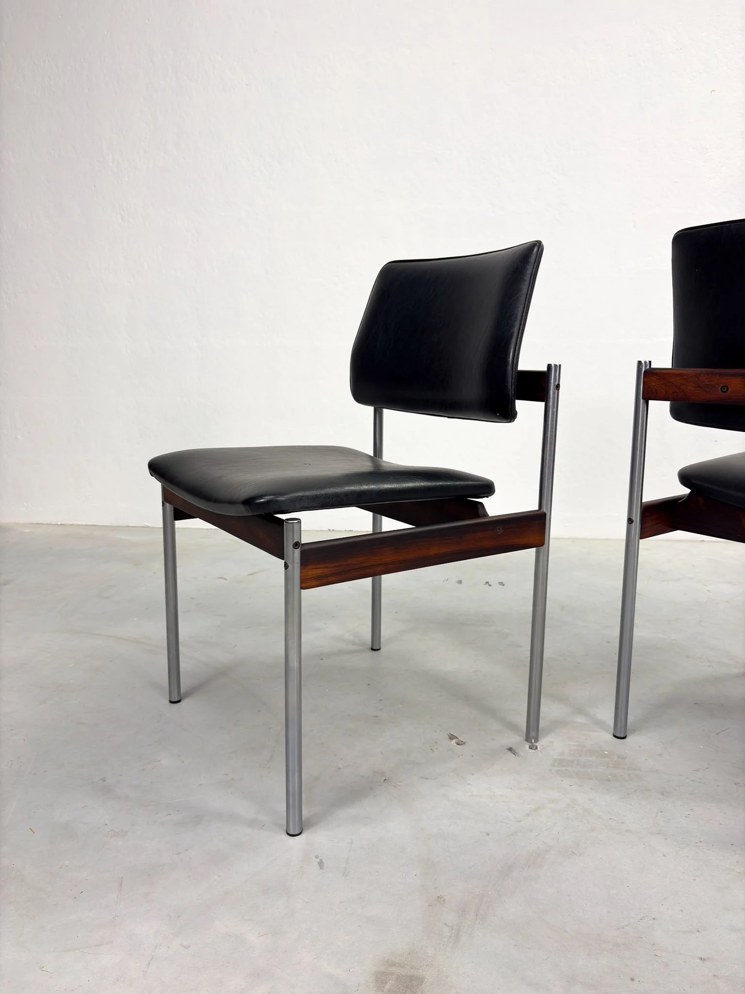 Set Mid-century Eetkamerstoelen van Thereca (8).jpeg