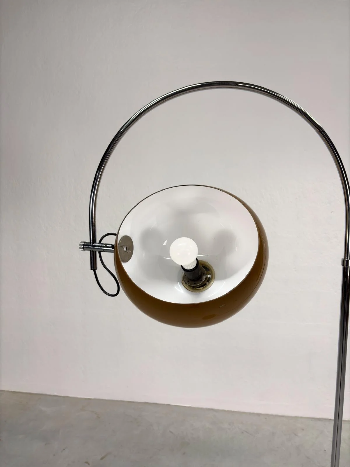 Mid-century Mushroom Arc Vloerlamp van Dijkstra (1).jpeg