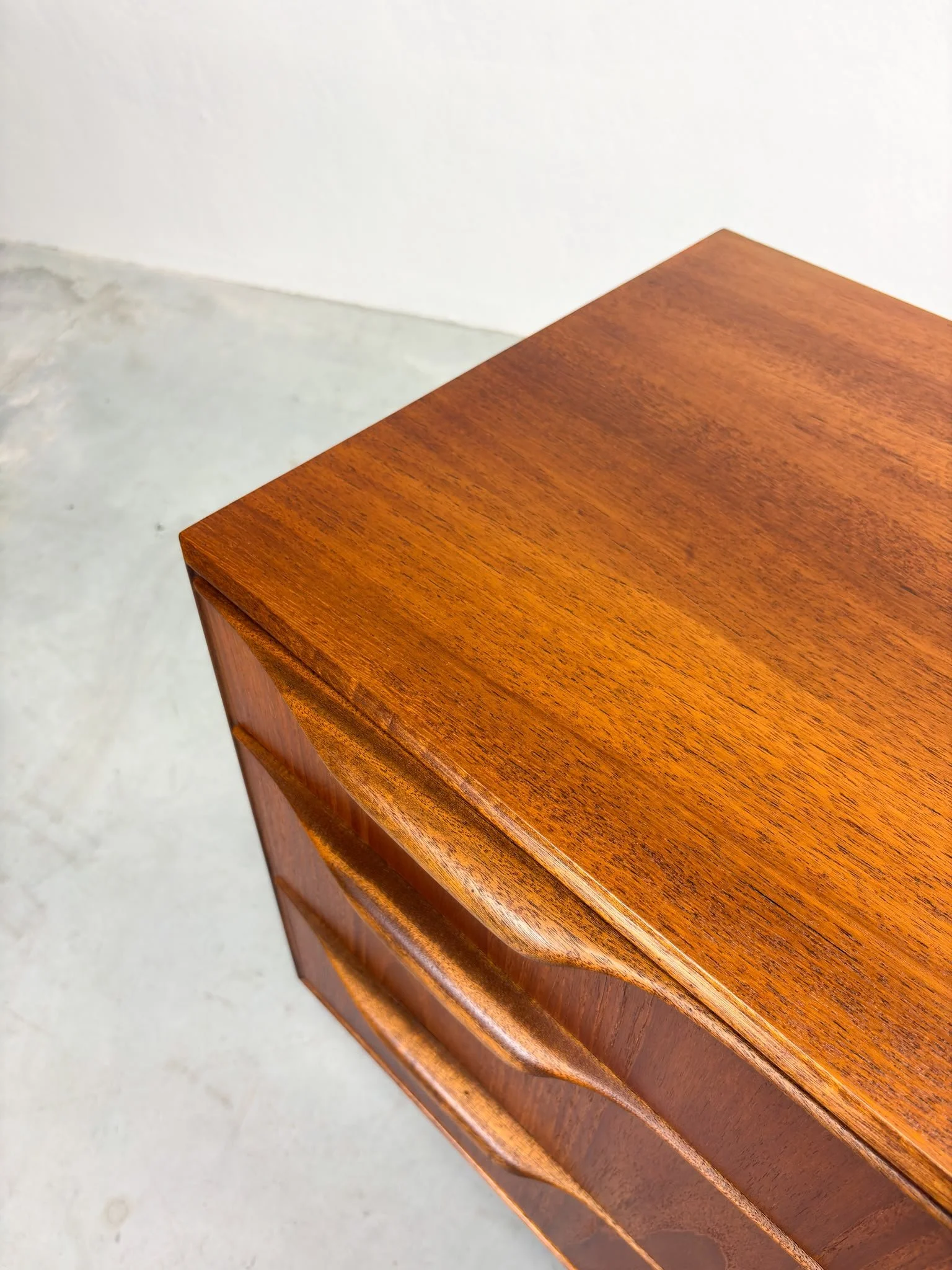 'Dunvegan' Sideboard van Tom Robertson voor McIntosh (8).jpeg