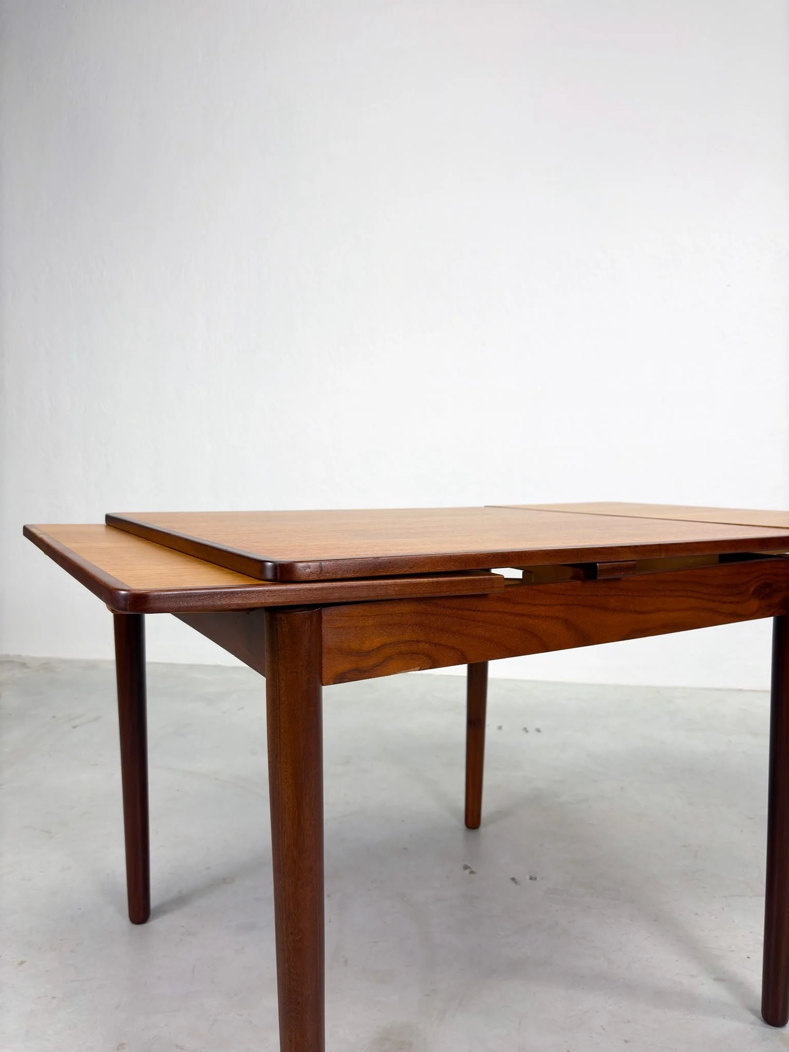 'TT24' Eetkamertafel van Cees Braakman voor Pastoe (10).jpeg