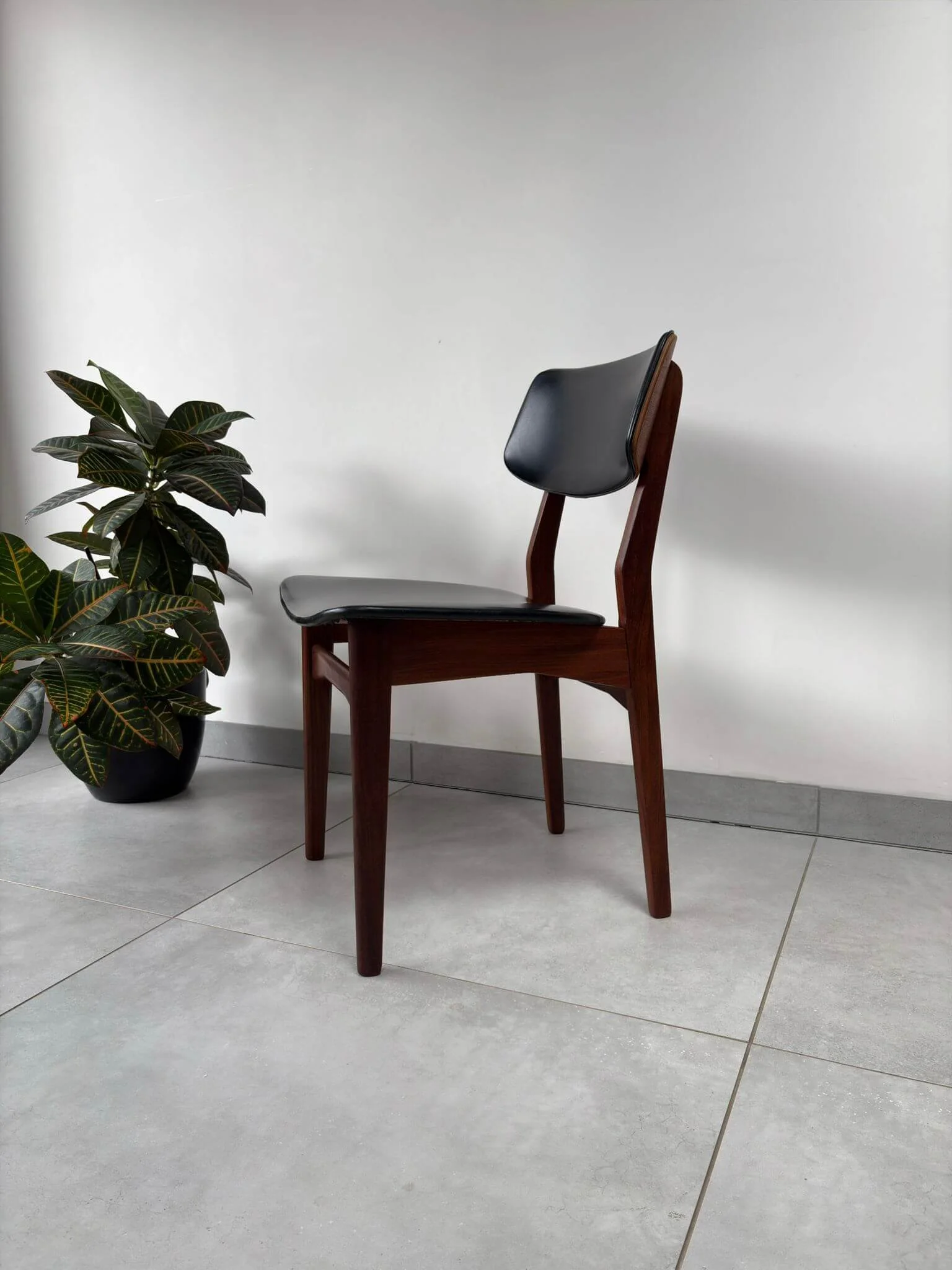 Set Vintage Eetkamerstoelen Mahjongg Vlaardingen (3).jpg
