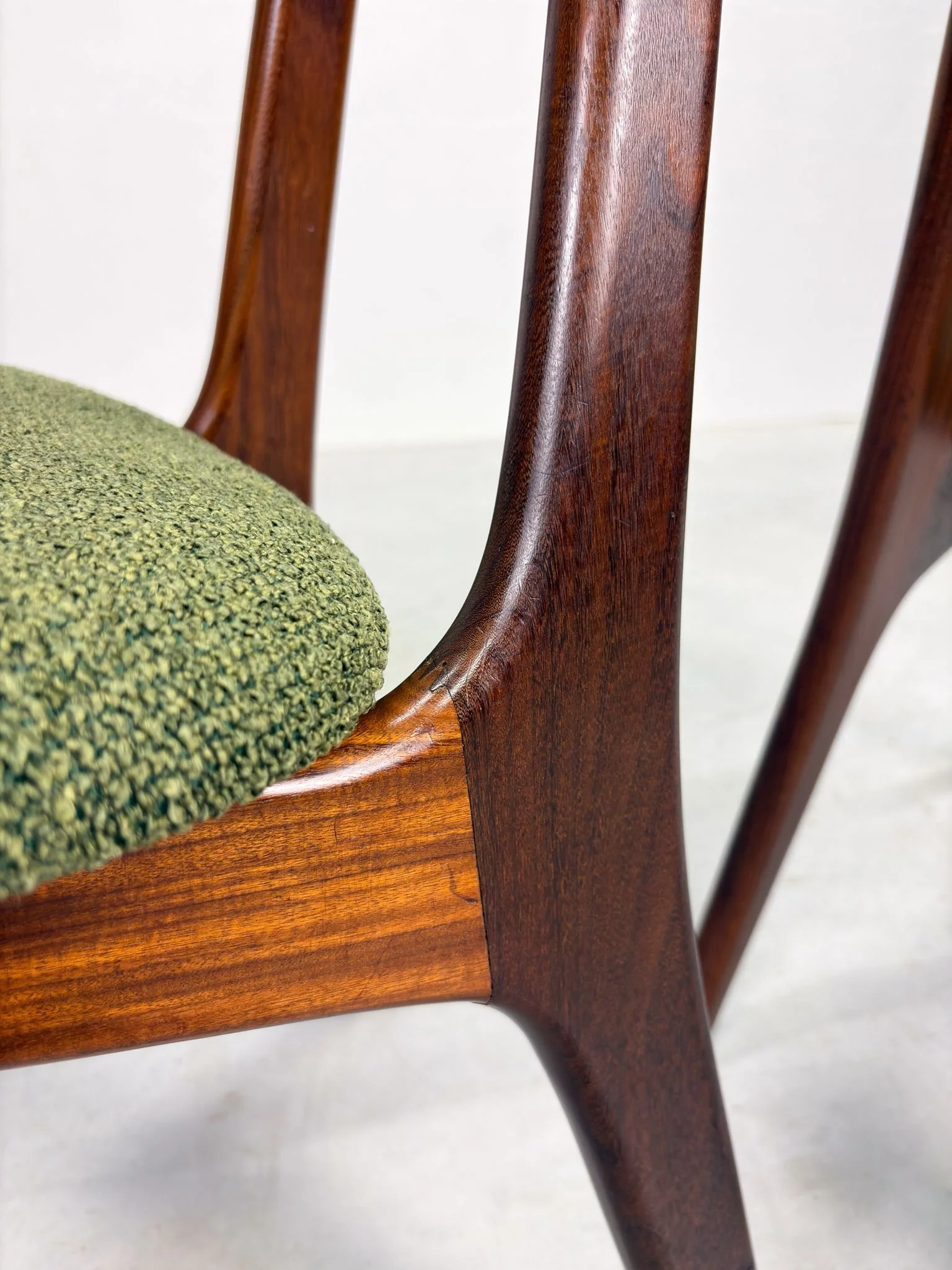 Set Eetkamerstoelen van Louis van Teeffelen voor AwA (4).jpeg
