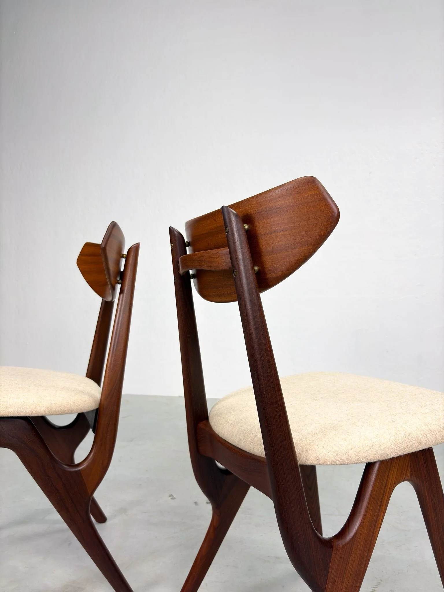 Set Mid-Century Eetkamerstoelen van AwA (17).jpeg