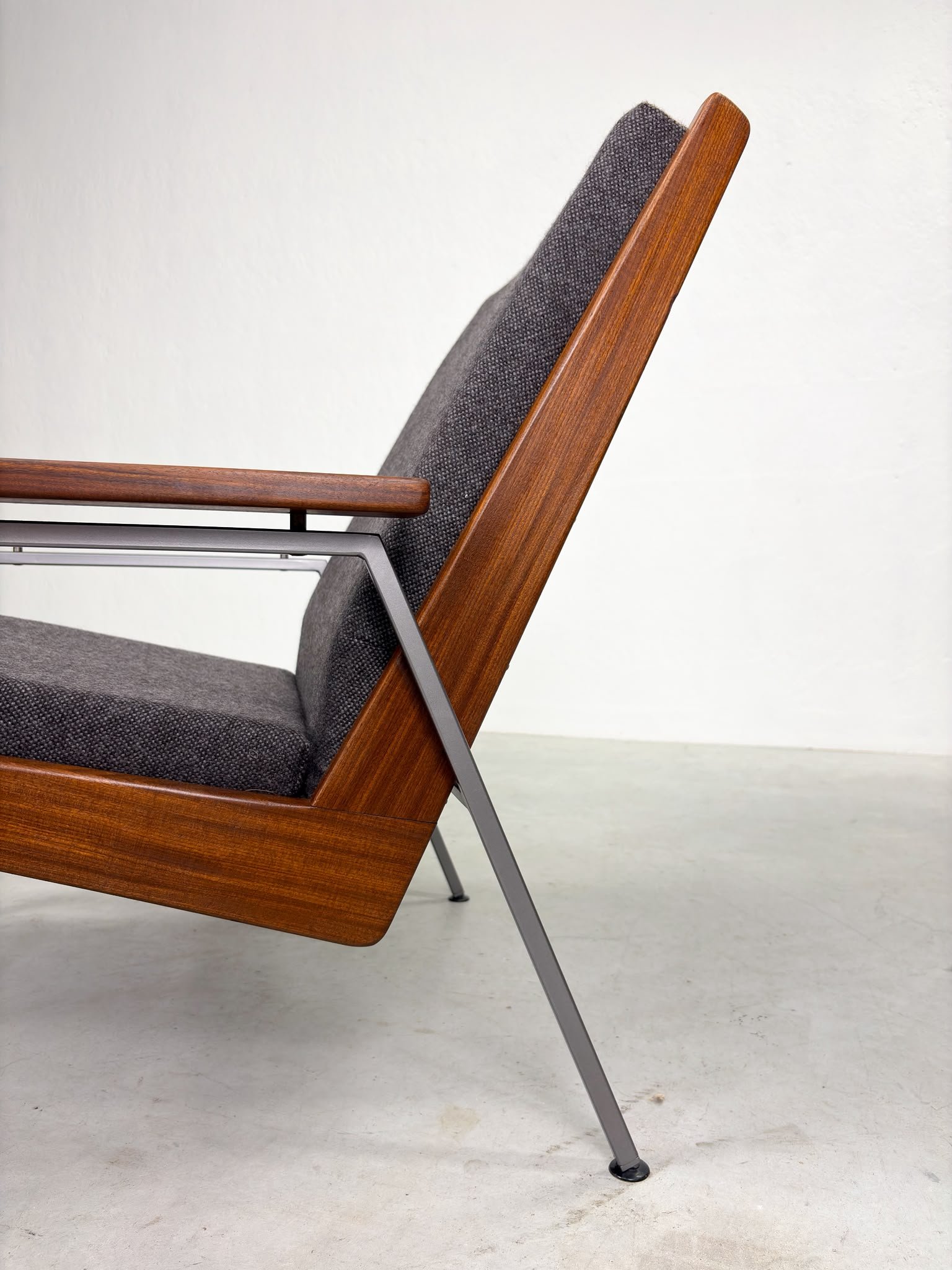 '1611 Lotus' Damesfauteuil van Rob Parry voor Gelderland (6).jpeg