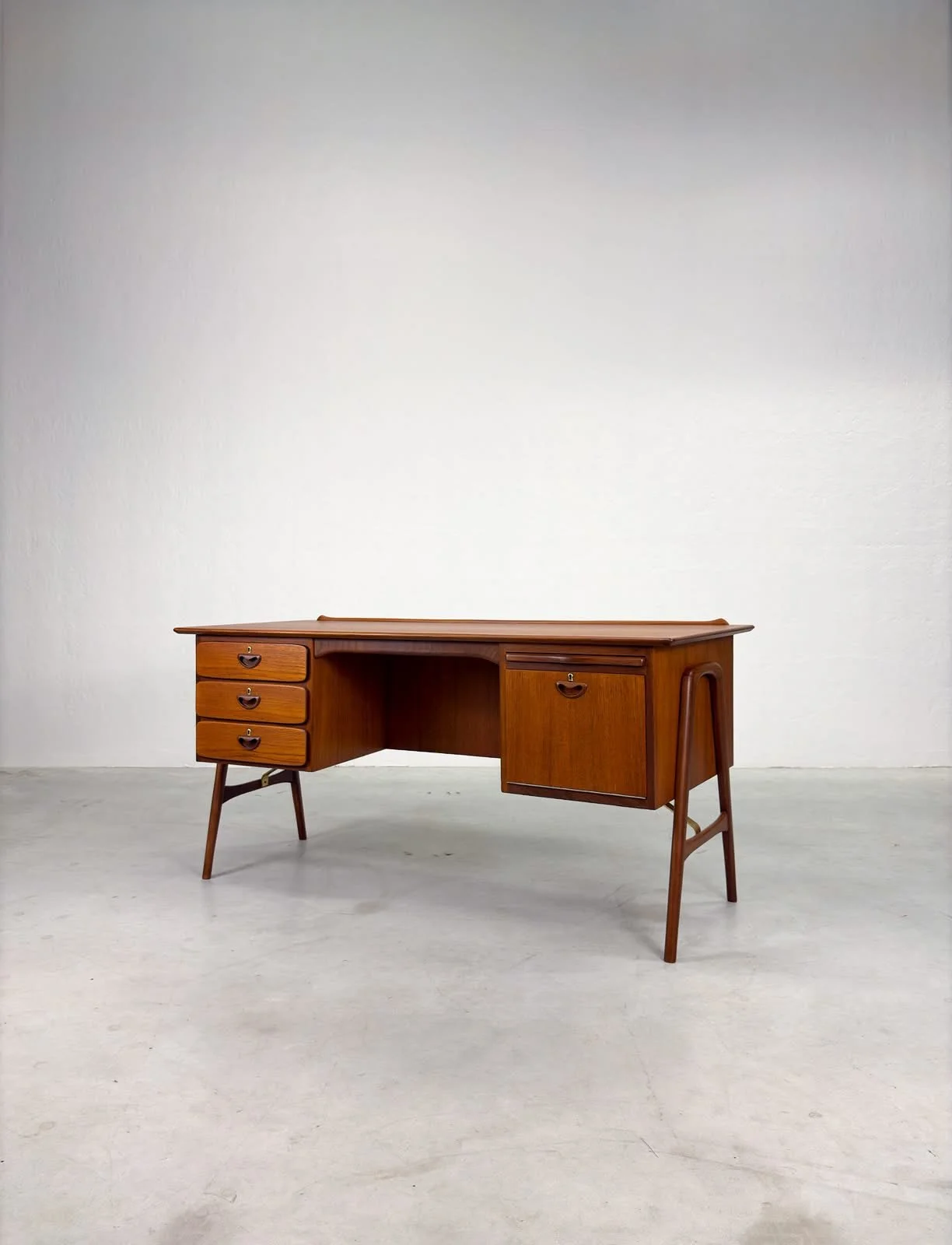 Boomerang Bureau van Louis van Teeffelen voor Wébé