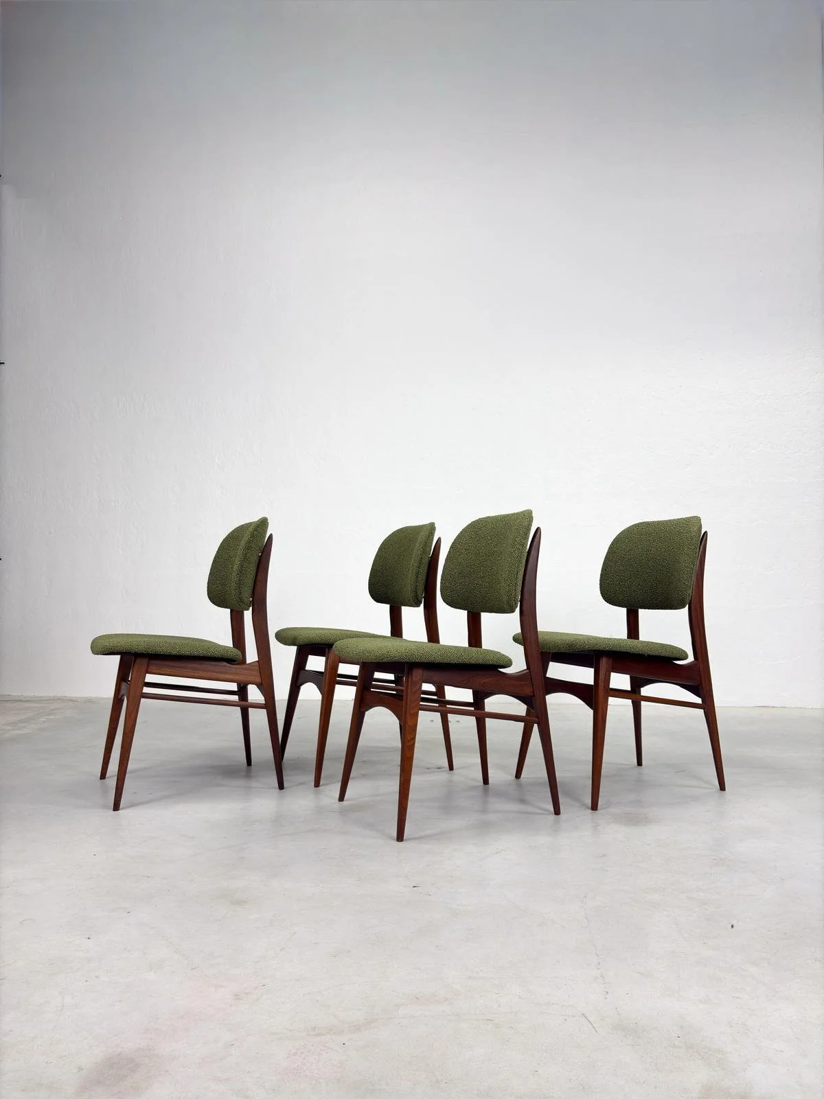 Set 'Milaan' Eetkamerstoelen van Louis van Teeffelen (3).jpeg