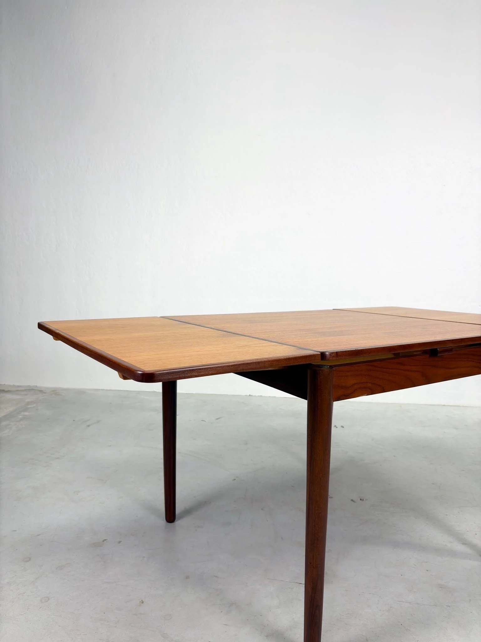 'TT24' Eetkamertafel van Cees Braakman voor Pastoe (5).jpeg