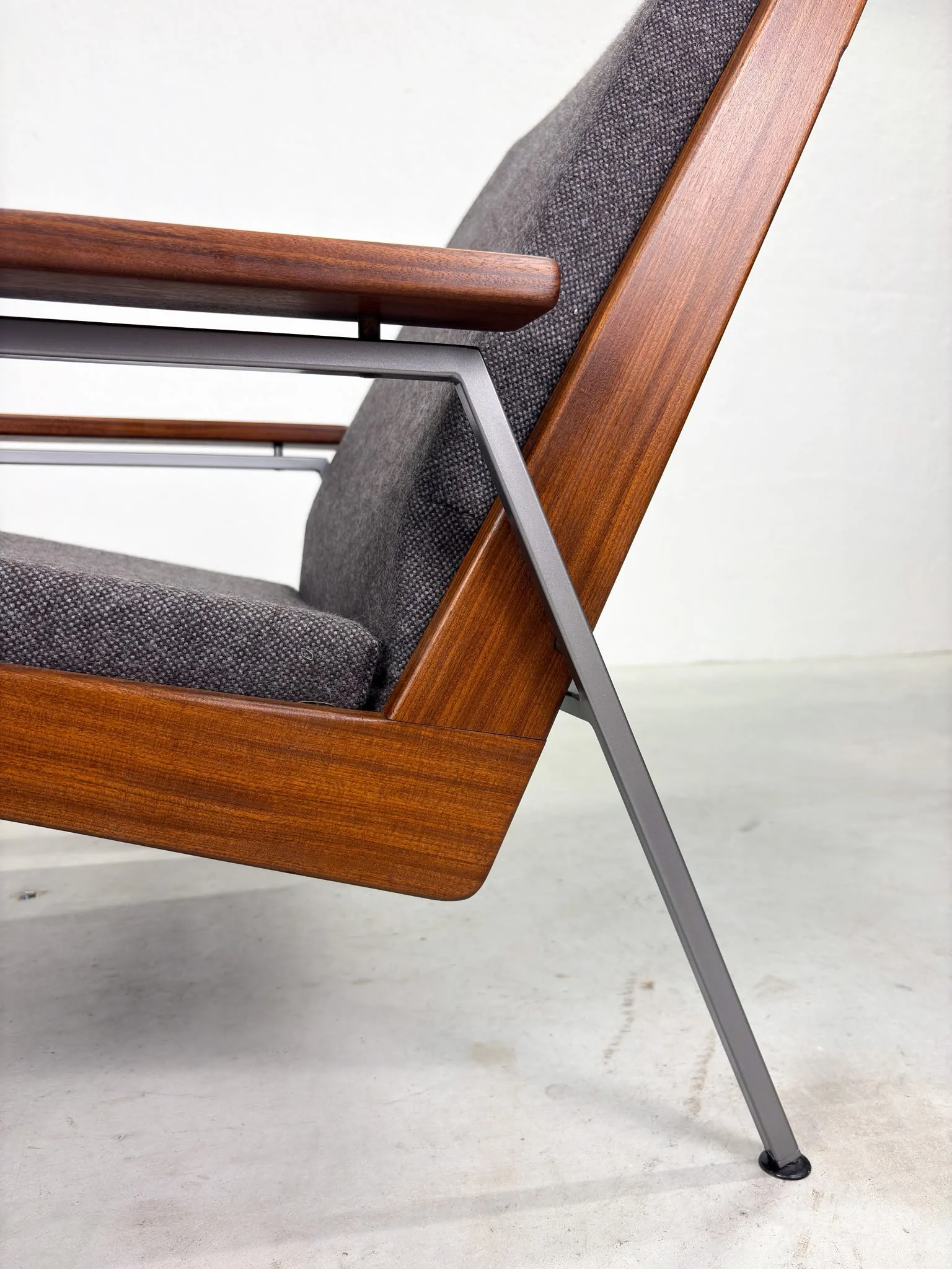 '1611 Lotus' Damesfauteuil van Rob Parry voor Gelderland (17).jpeg