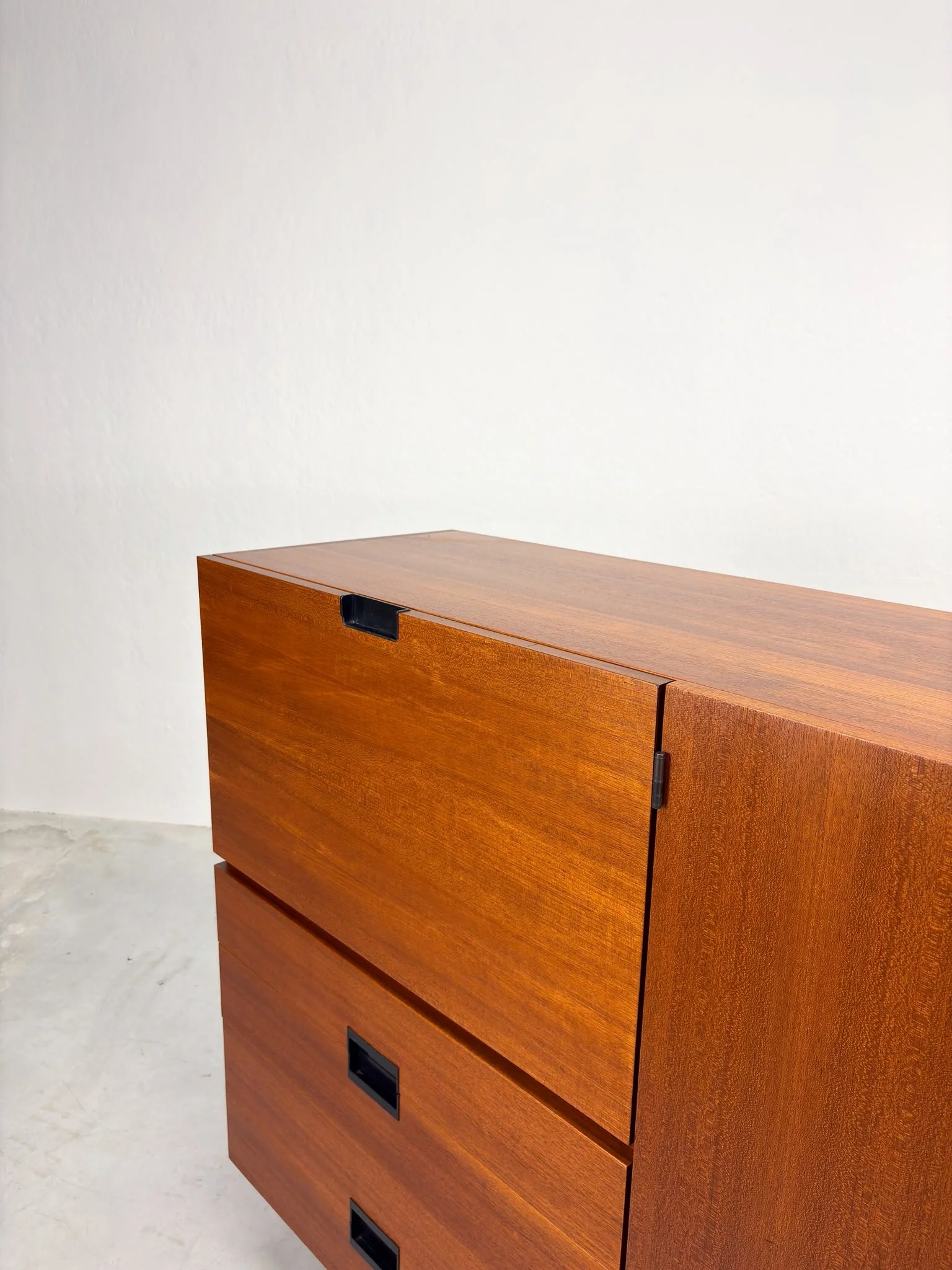 'CU08' Dressoir van Cees Braakman voor Pastoe (2).jpeg