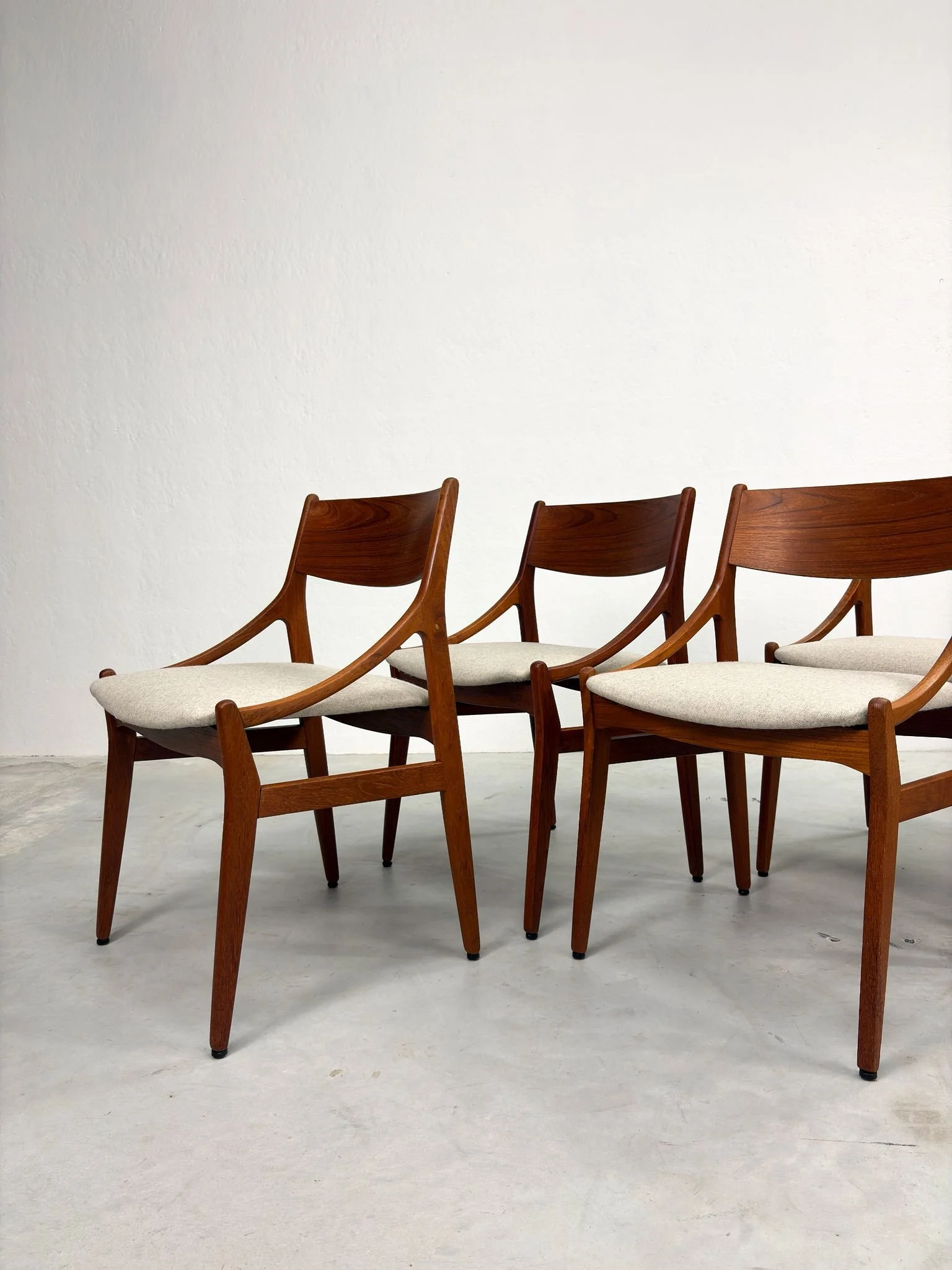 Set Mid-century Eetkamerstoelen van Vestervig Eriksen (1).jpeg