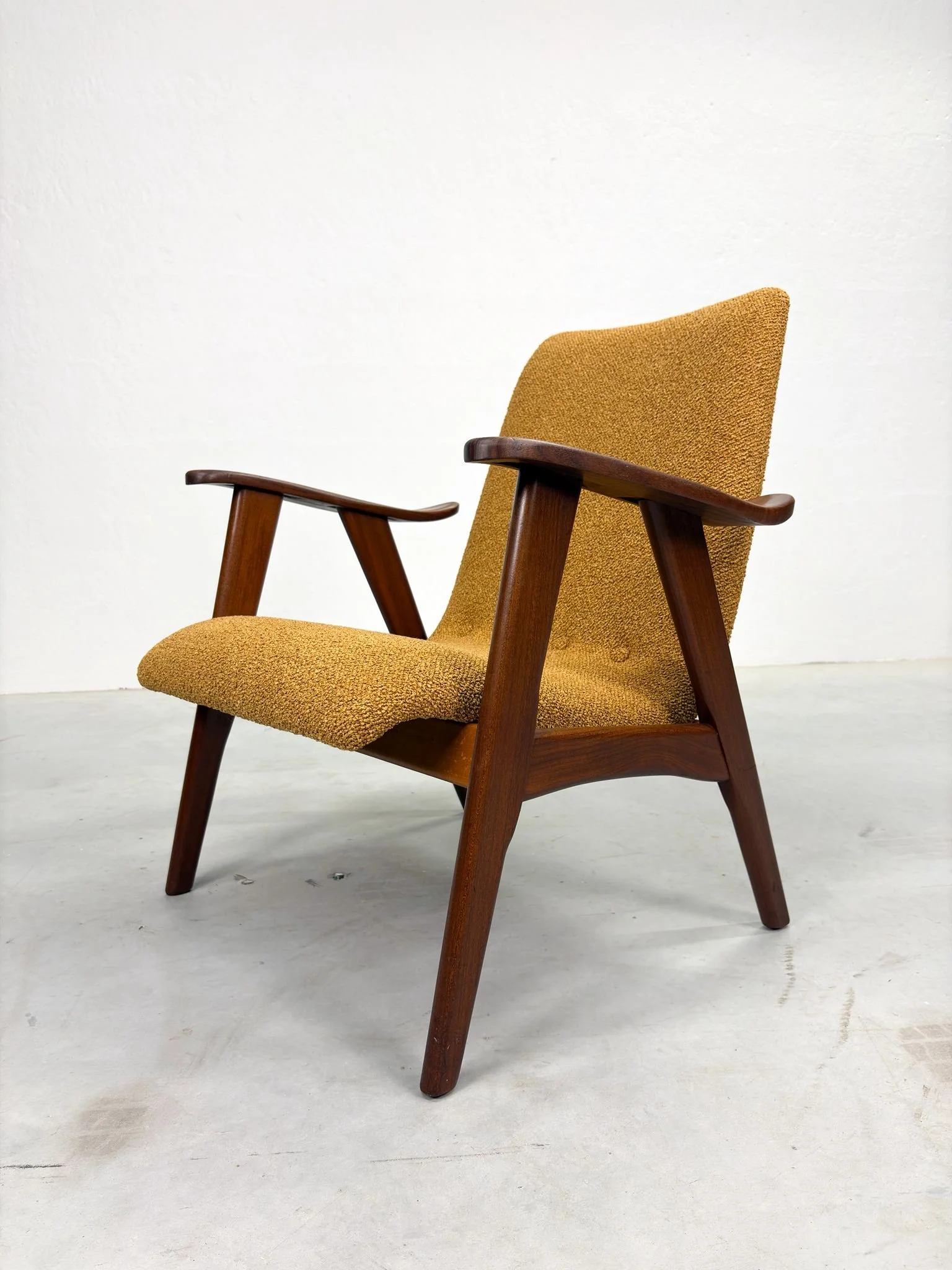 Okergele Fauteuil Louis van Teeffelen (12).jpeg