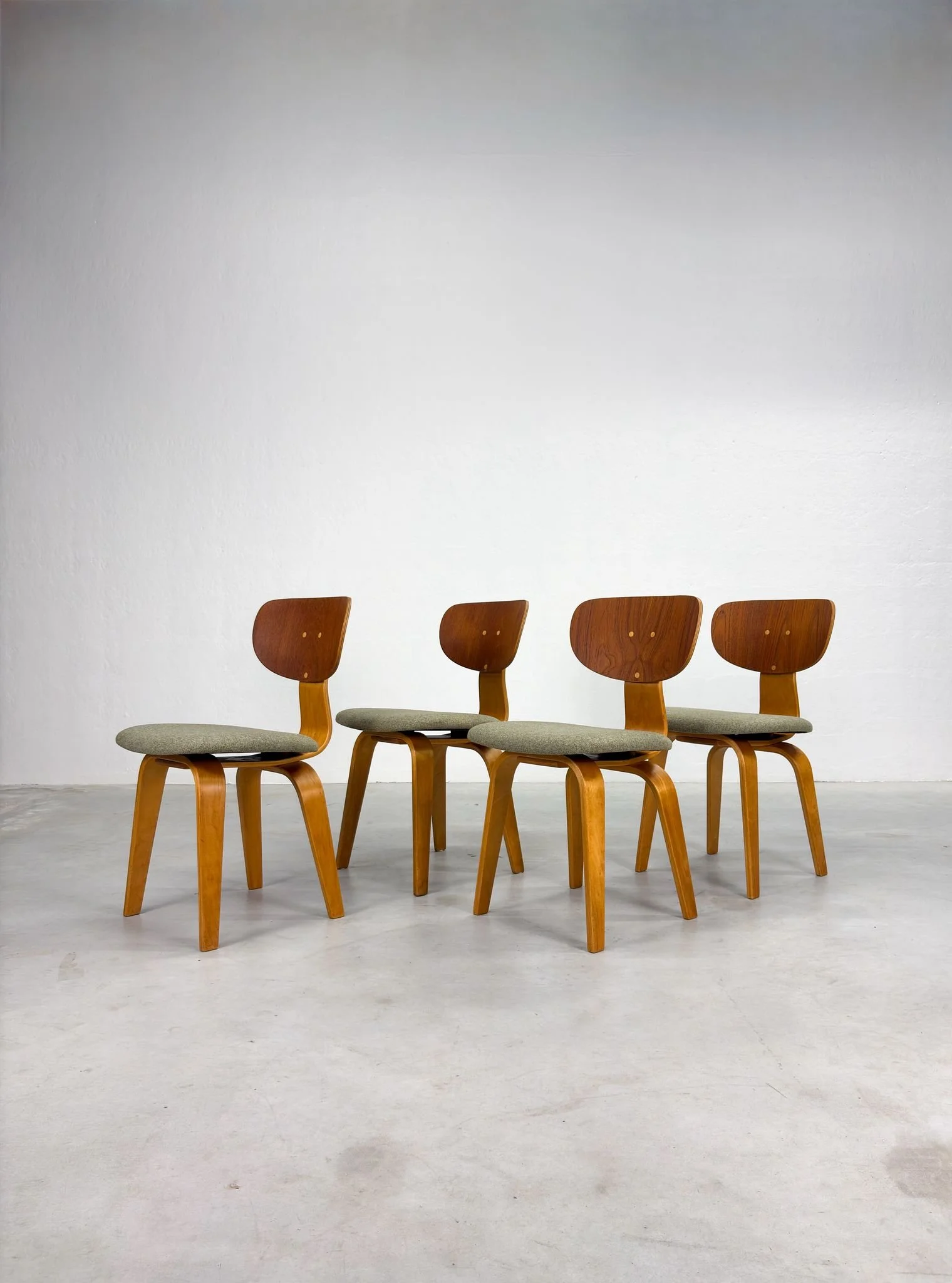 Set 'SB02' Eetkamerstoelen van Cees Braakman voor Pastoe (18).jpeg