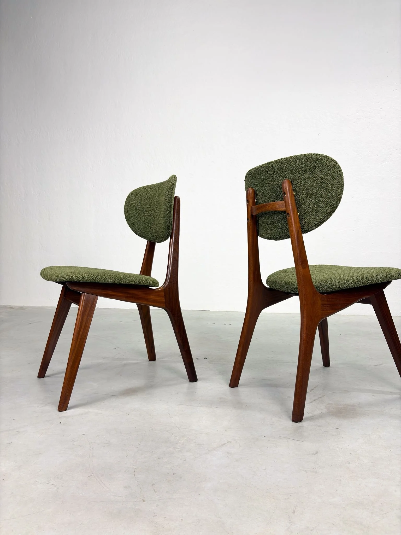 Set Eetkamerstoelen van Louis van Teeffelen voor AwA (17).jpeg
