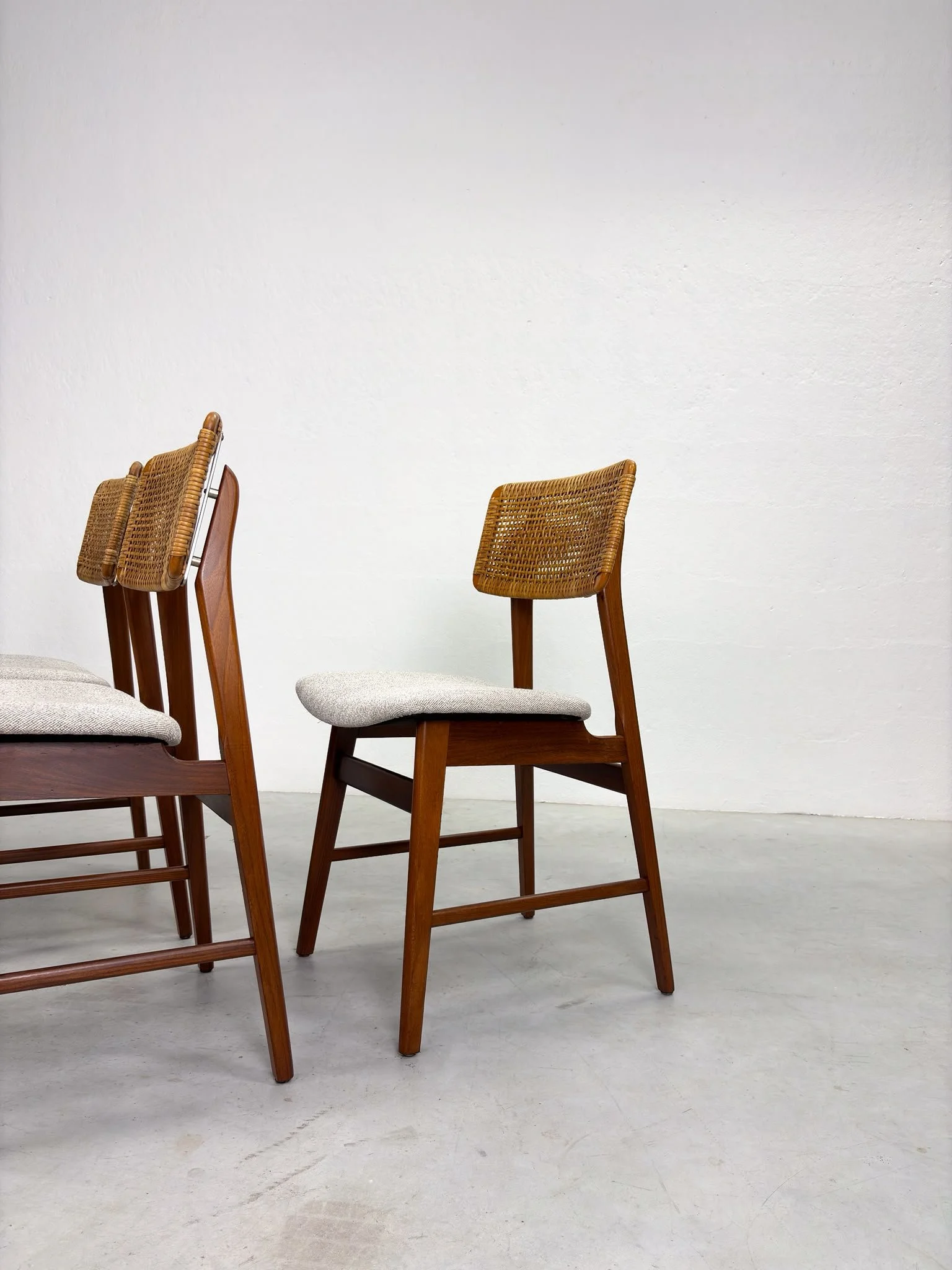 Set Vintage Eetkamerstoelen met Rieten Rugleuning (14).jpeg