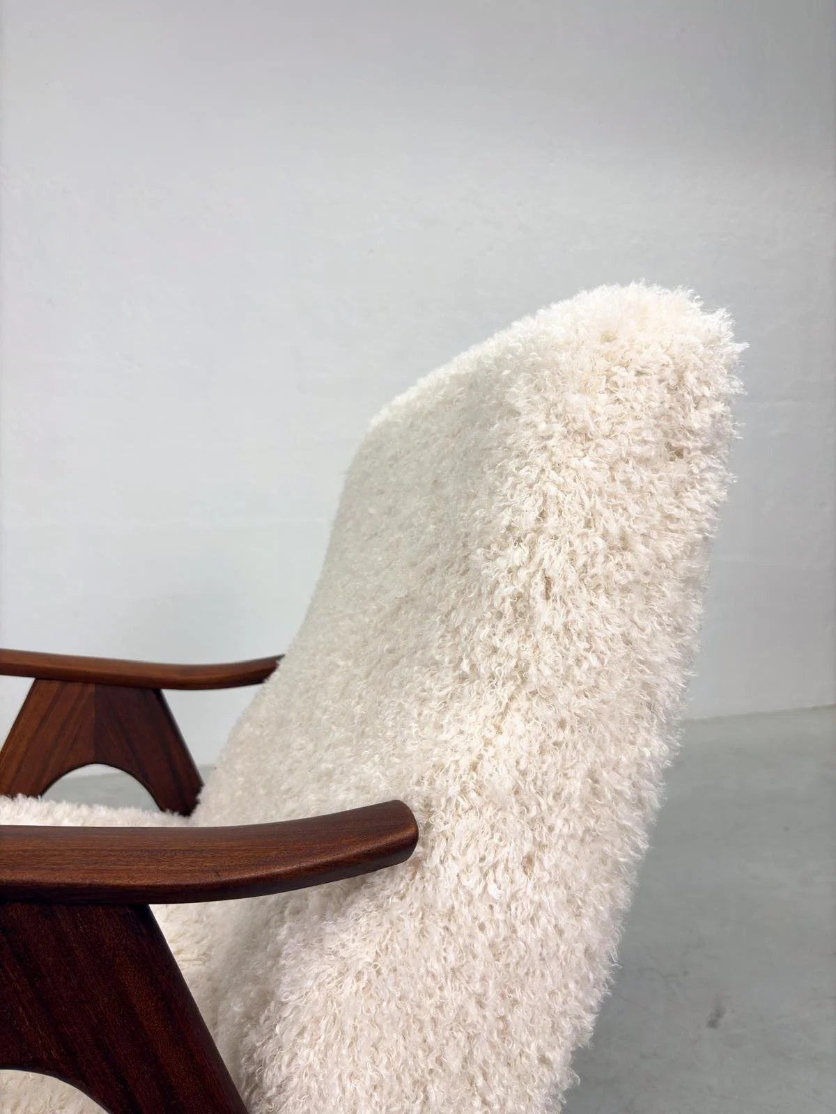 Mid-century Fauteuil met Fluffy Stof (8).jpeg