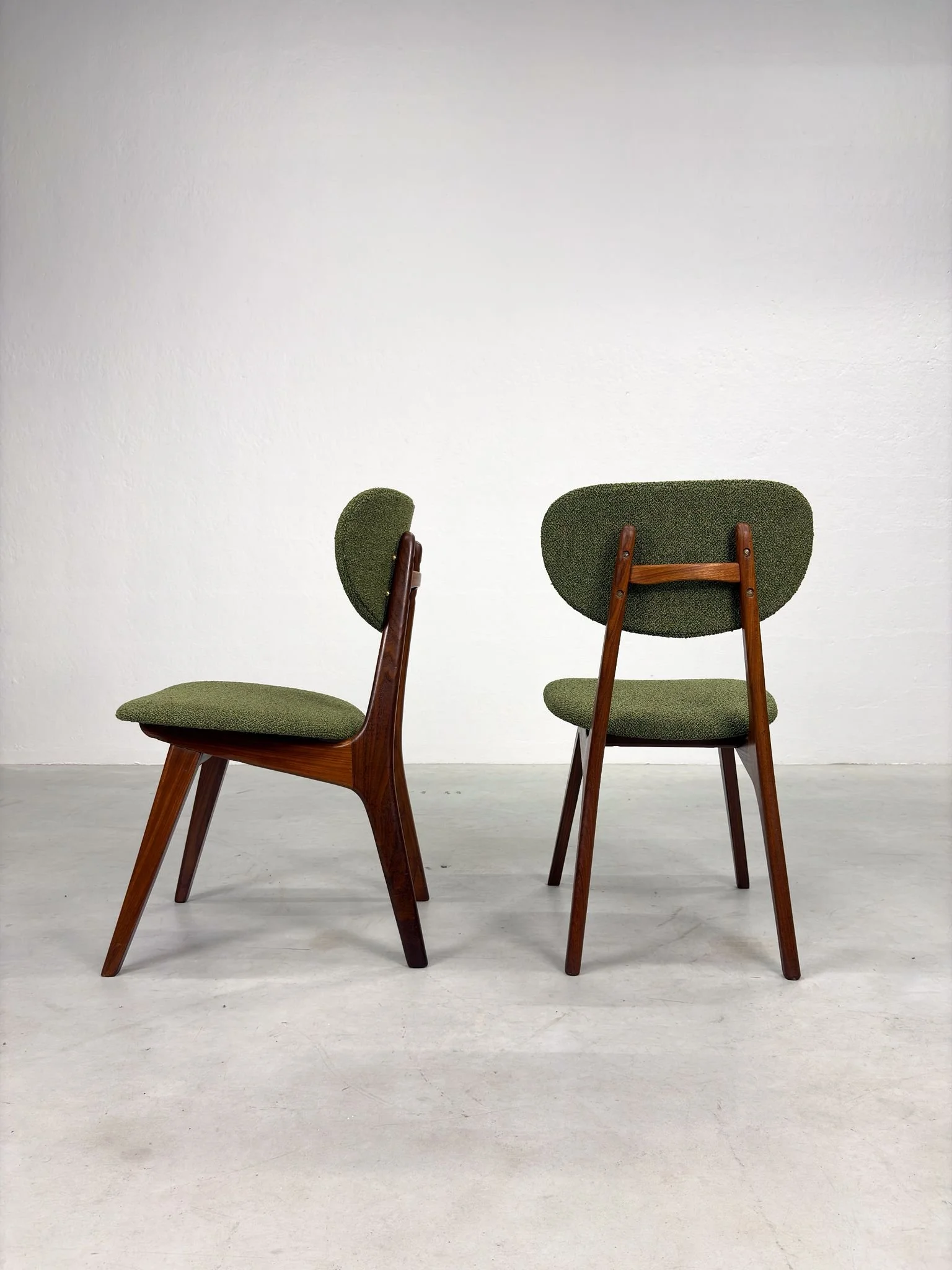 Set Eetkamerstoelen van Louis van Teeffelen voor AwA (1).jpeg