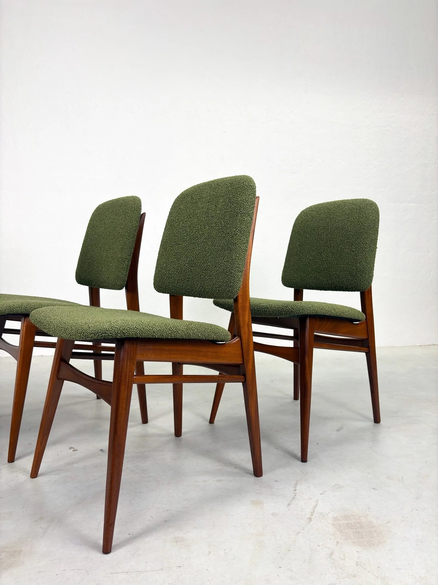 Set 'Milaan' Eetkamerstoelen van Louis van Teeffelen voor Wébé (13).jpeg
