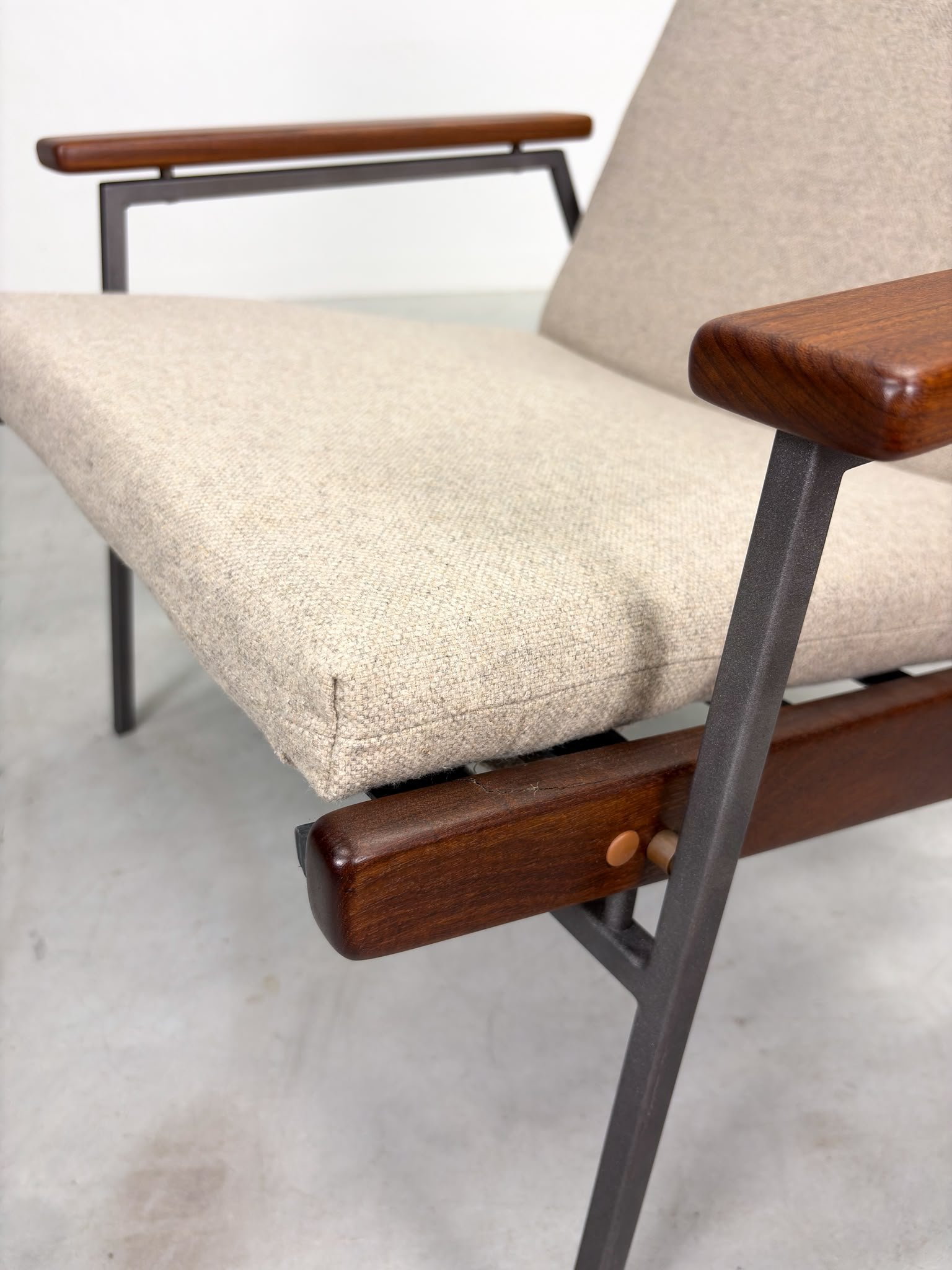 '1611 Lotus' Fauteuil van Rob Parry voor Gelderland (6).jpeg