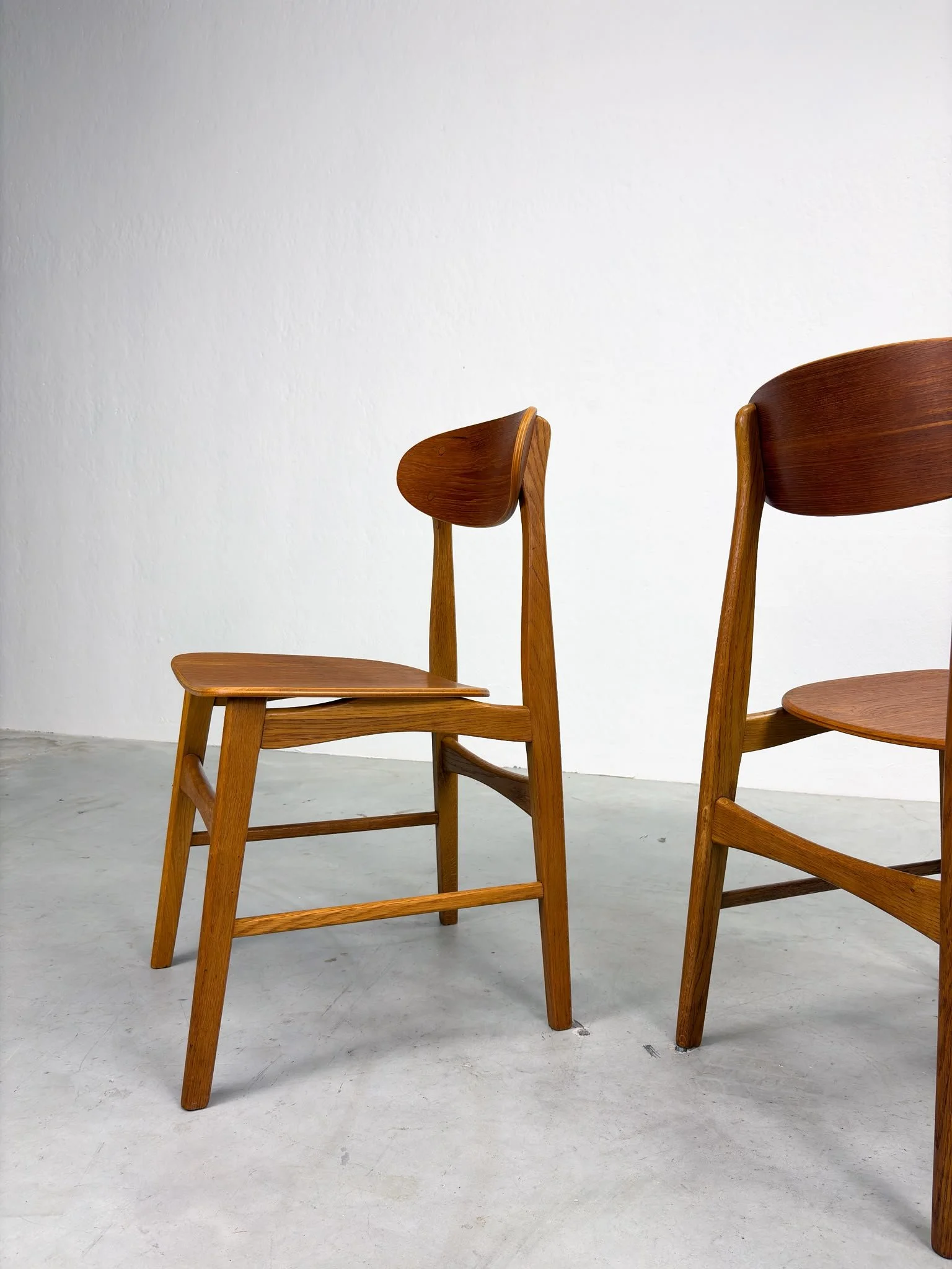 Set Mid-century Eetkamerstoelen van Eiken en Teak (19).jpeg