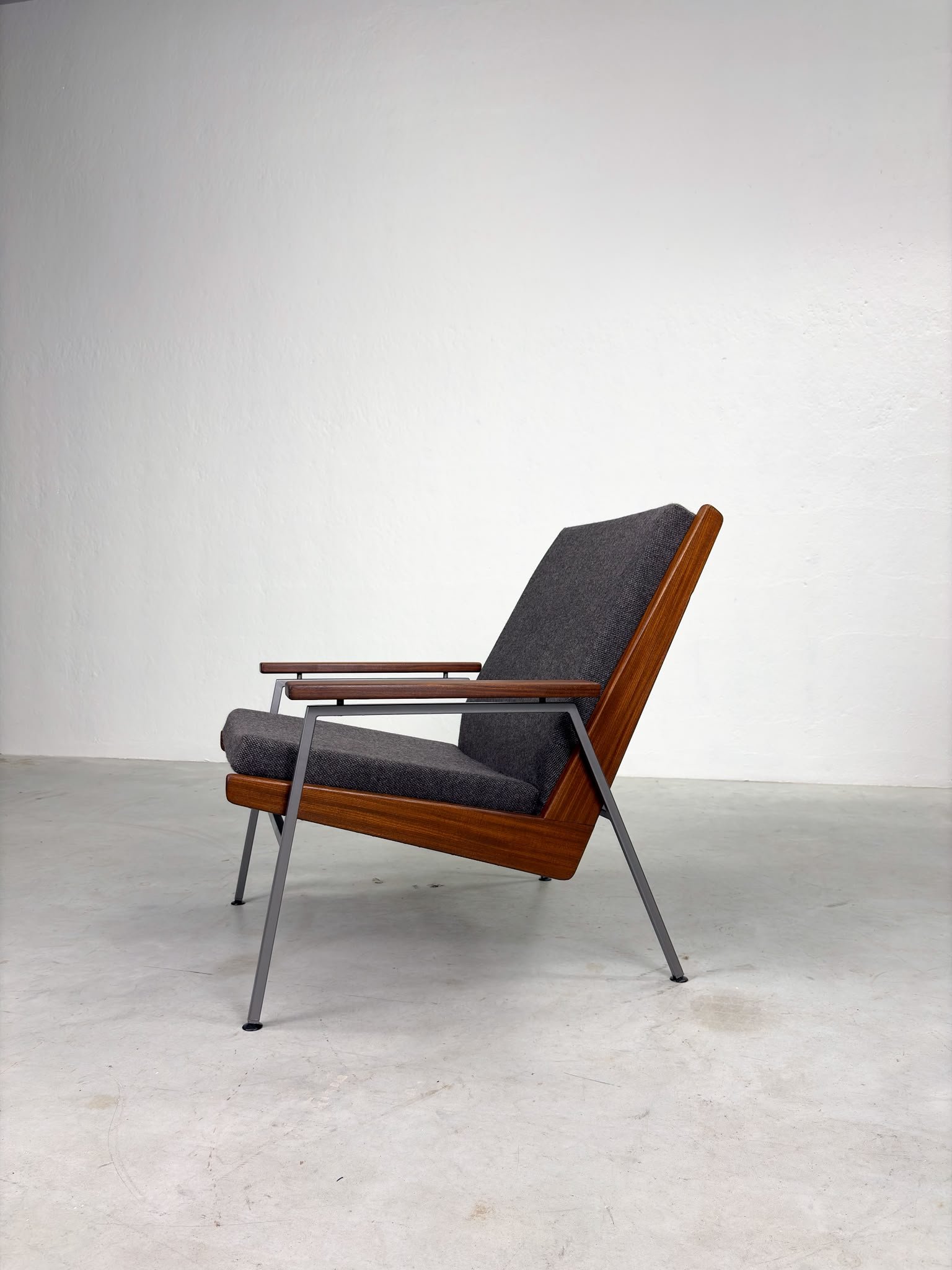 '1611 Lotus' Damesfauteuil van Rob Parry voor Gelderland (2).jpeg