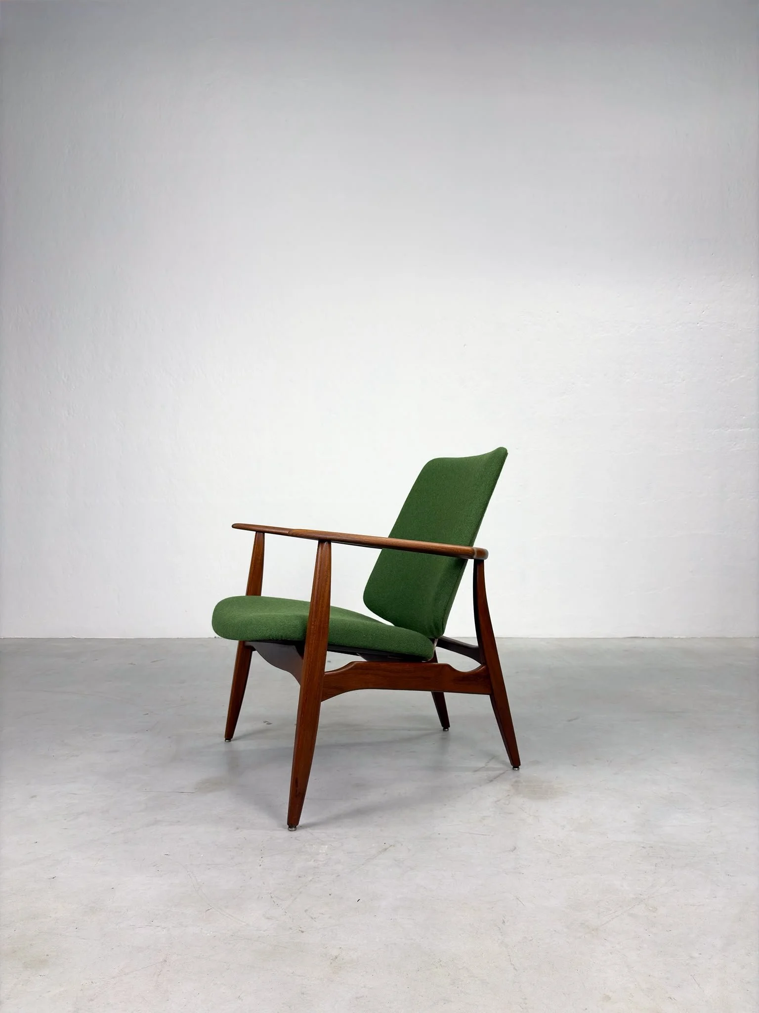 'Tolga' Fauteuil van Louis van Teeffelen voor Wébé (20).jpeg