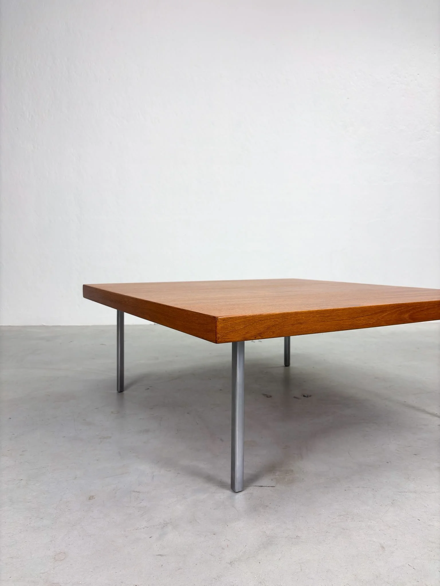 Model '1845' Salontafel van Kho Liang Ie voor Artifort (2).jpeg