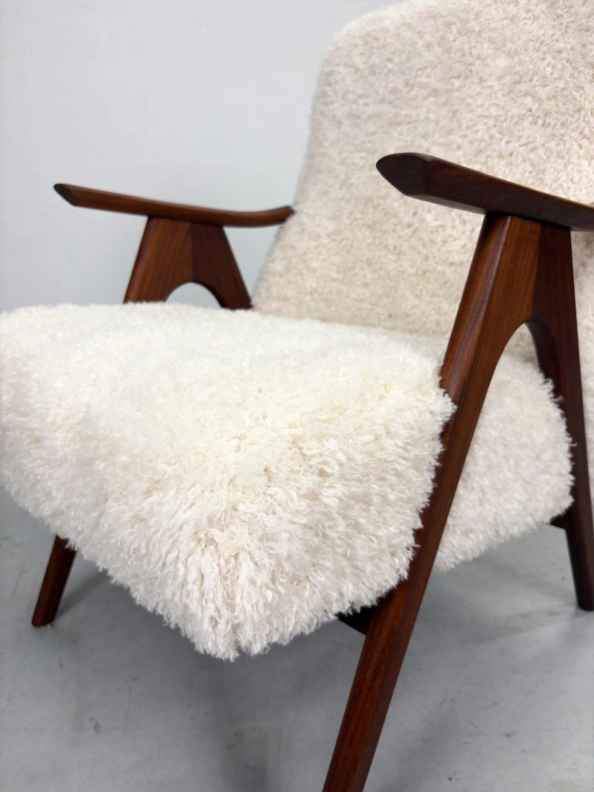 Mid-century Fauteuil met Fluffy Stof (12).jpeg