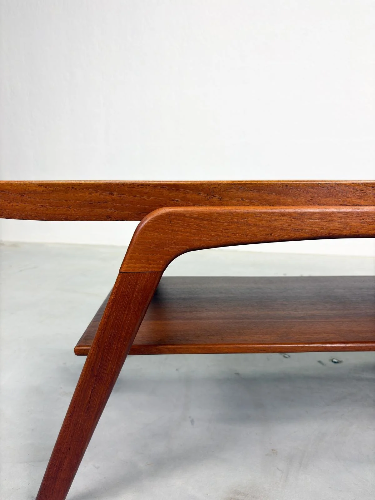 Mid-century Salontafel met Lectuurrek in Teak (6).jpeg