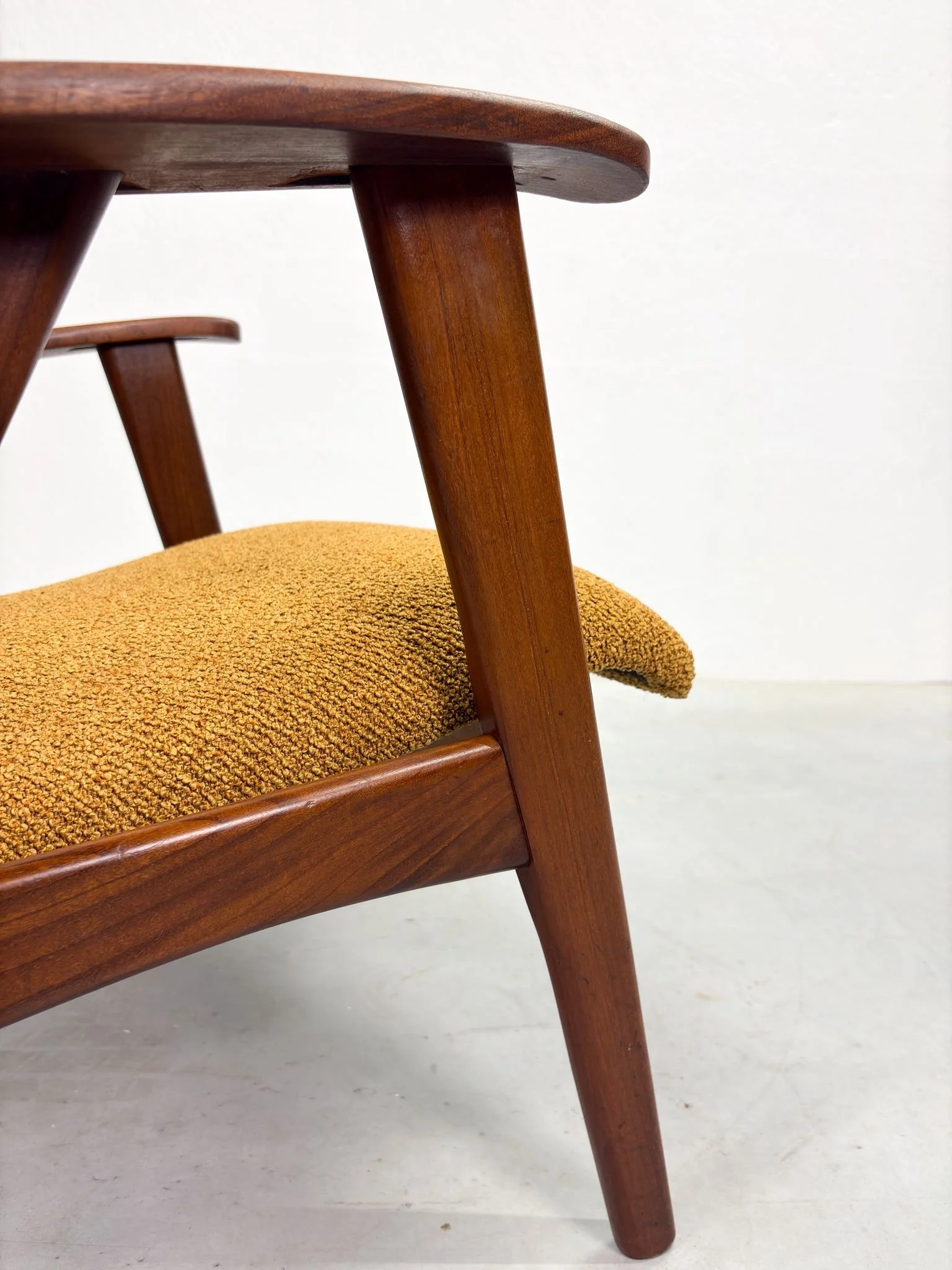 Okergele Fauteuil Louis van Teeffelen (6).jpeg