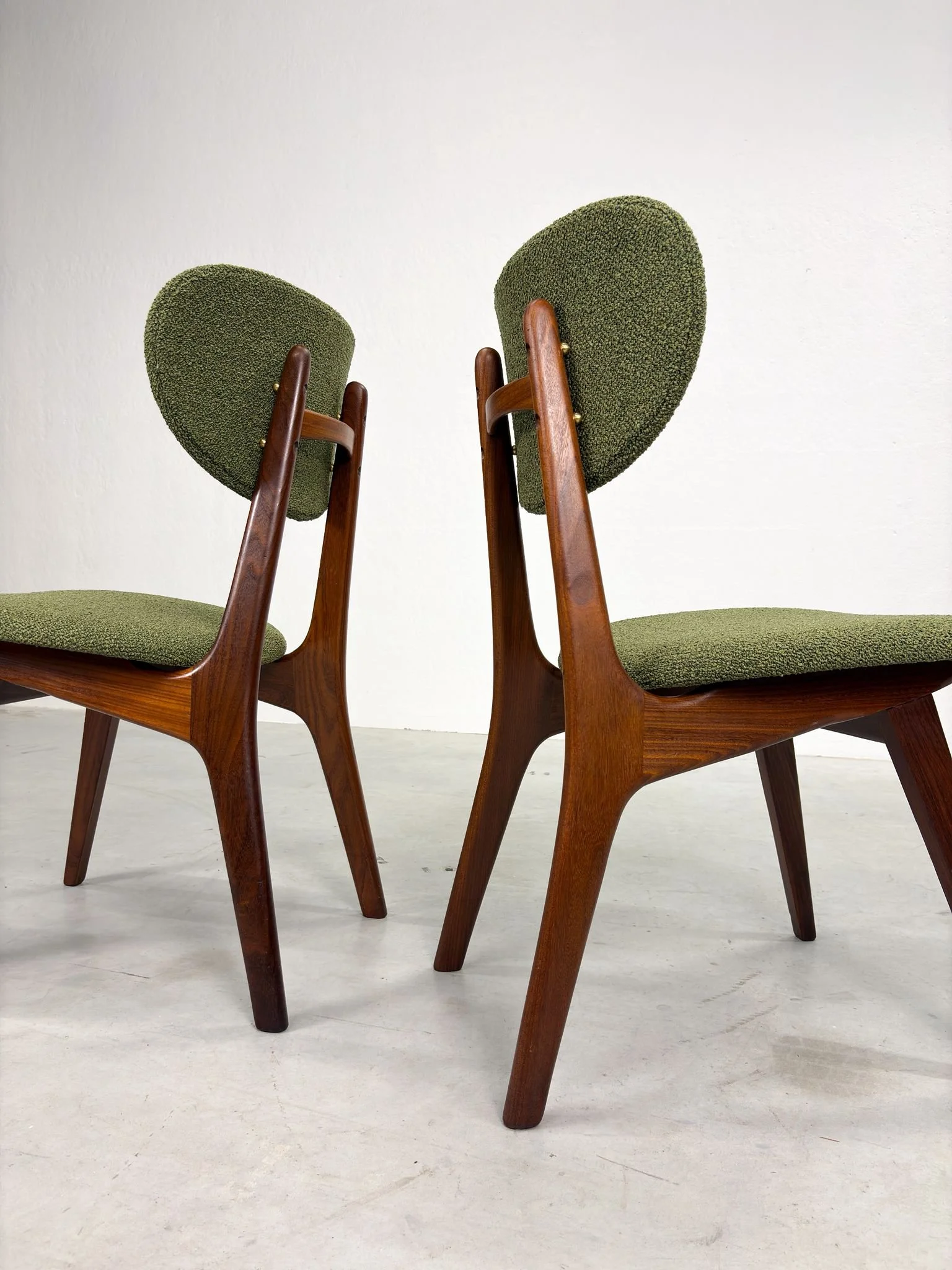 Set Eetkamerstoelen van Louis van Teeffelen voor AwA (3).jpeg