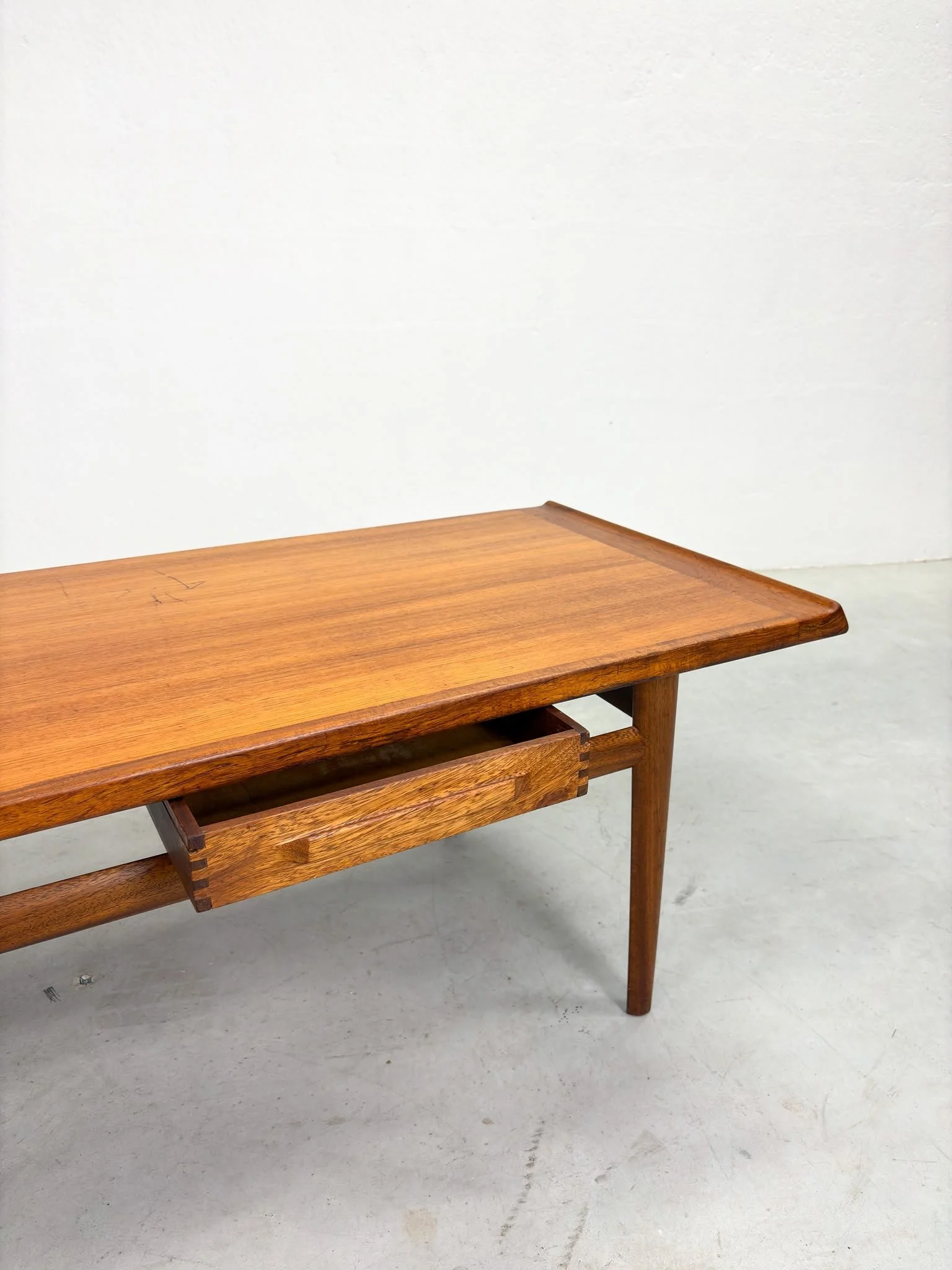Salontafel van Torbjørn Afdal voor Haug Snekkeri (11).jpeg