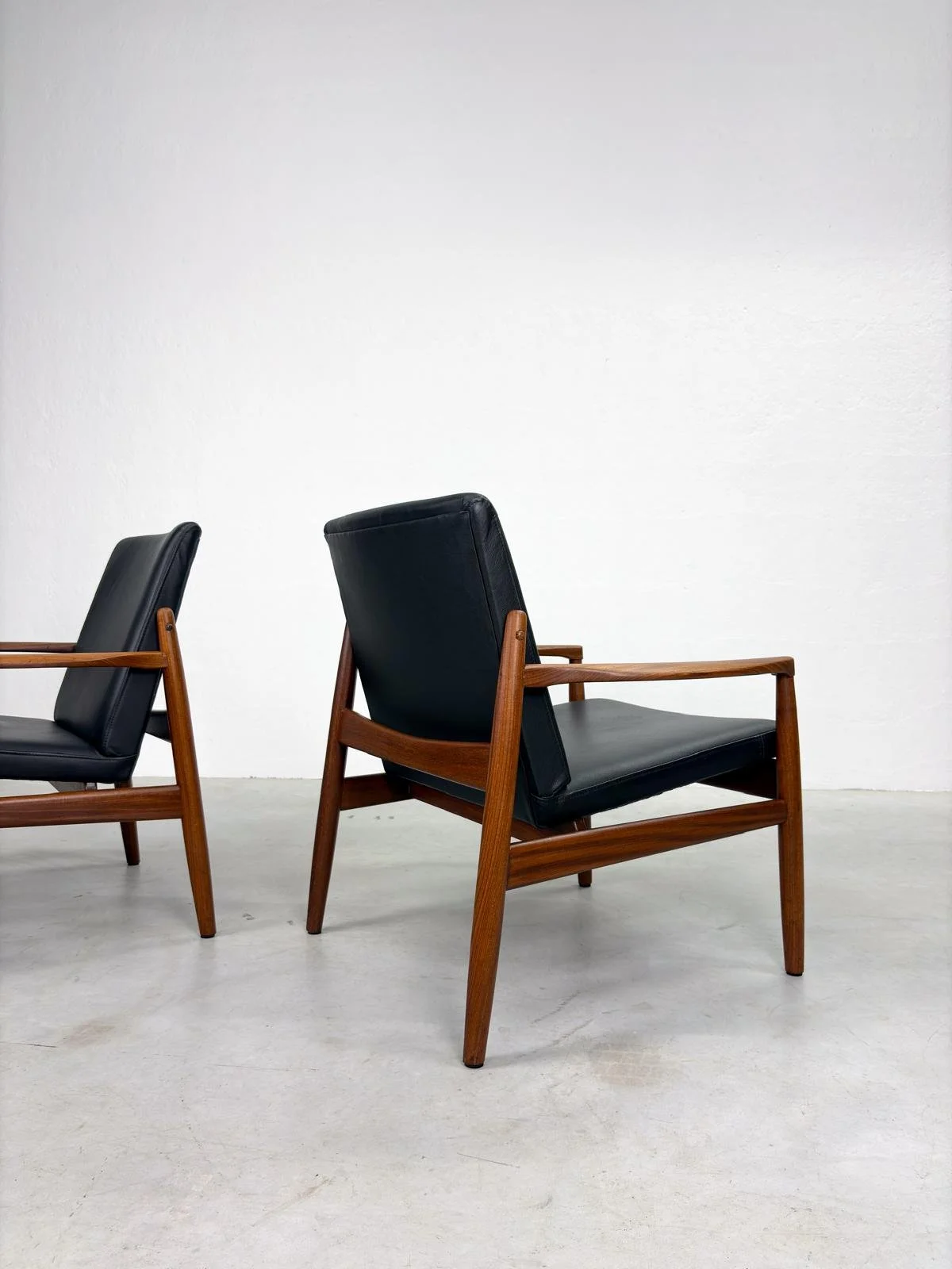 'Viken' Fauteuils van Tove & Edvard Kindt Larsen voor OPE (4).jpeg